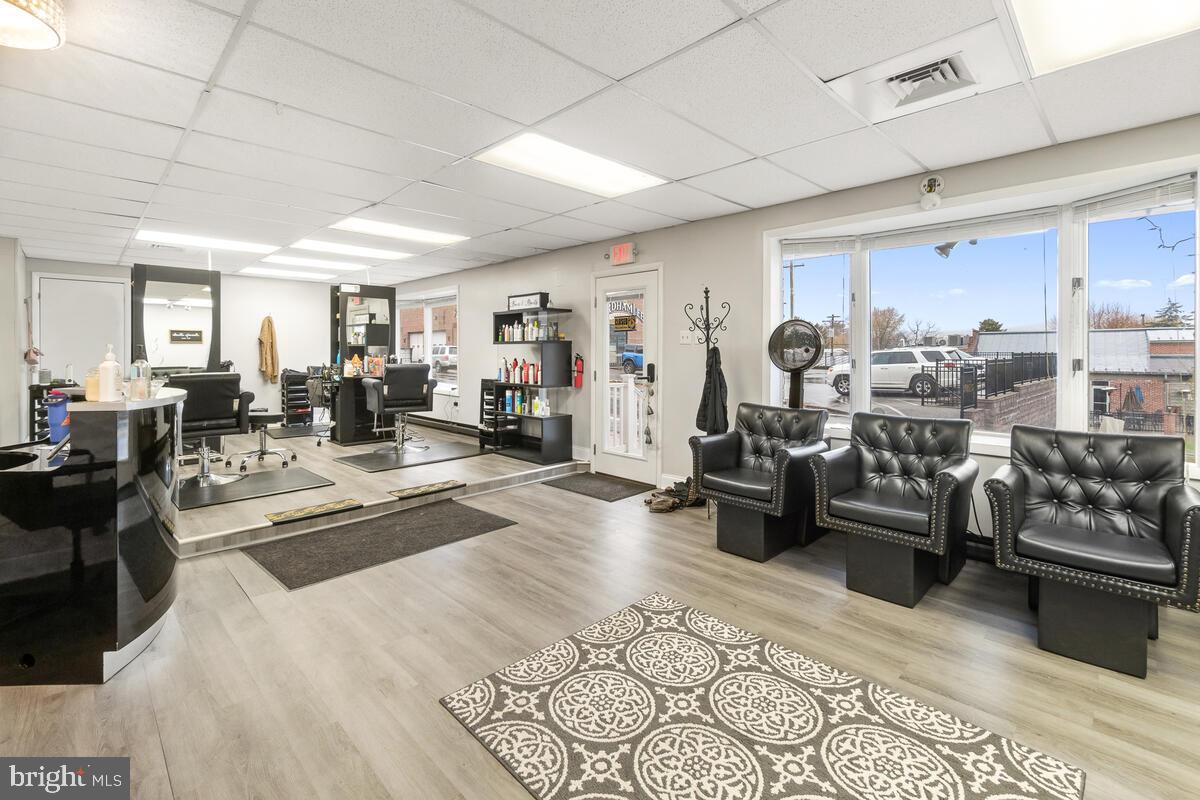 MIDDLETOWN - Commercial Sale