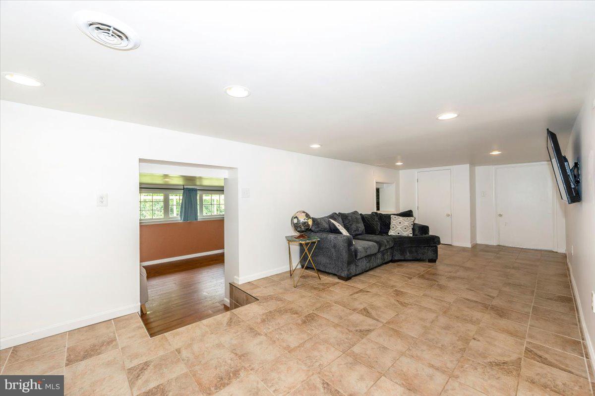 GAMBRILL SOUTH - Residential