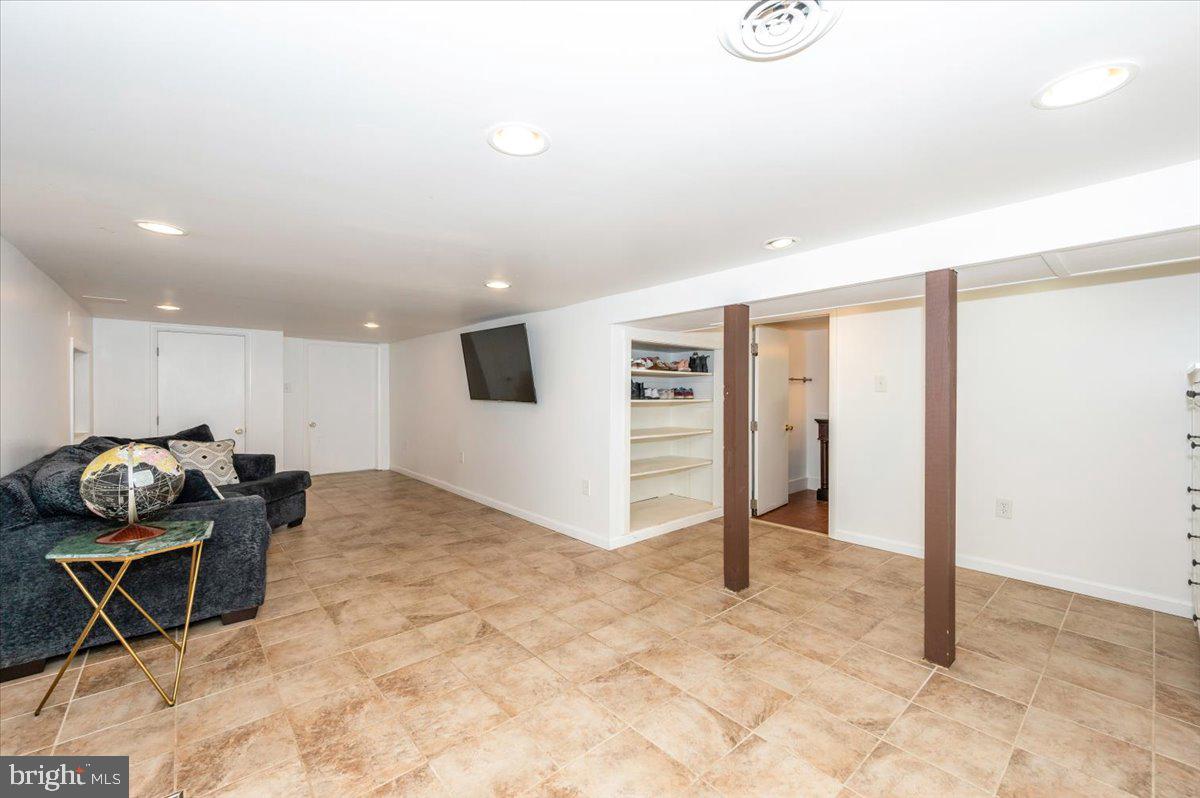 GAMBRILL SOUTH - Residential