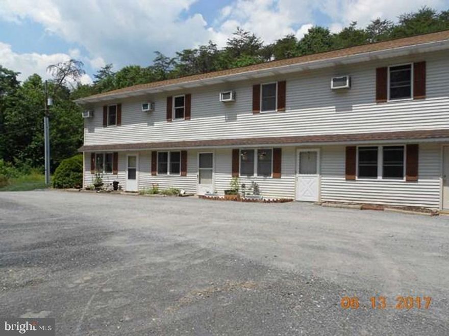 Investors!! Nice 6 unit apartment complex is awaiting you!