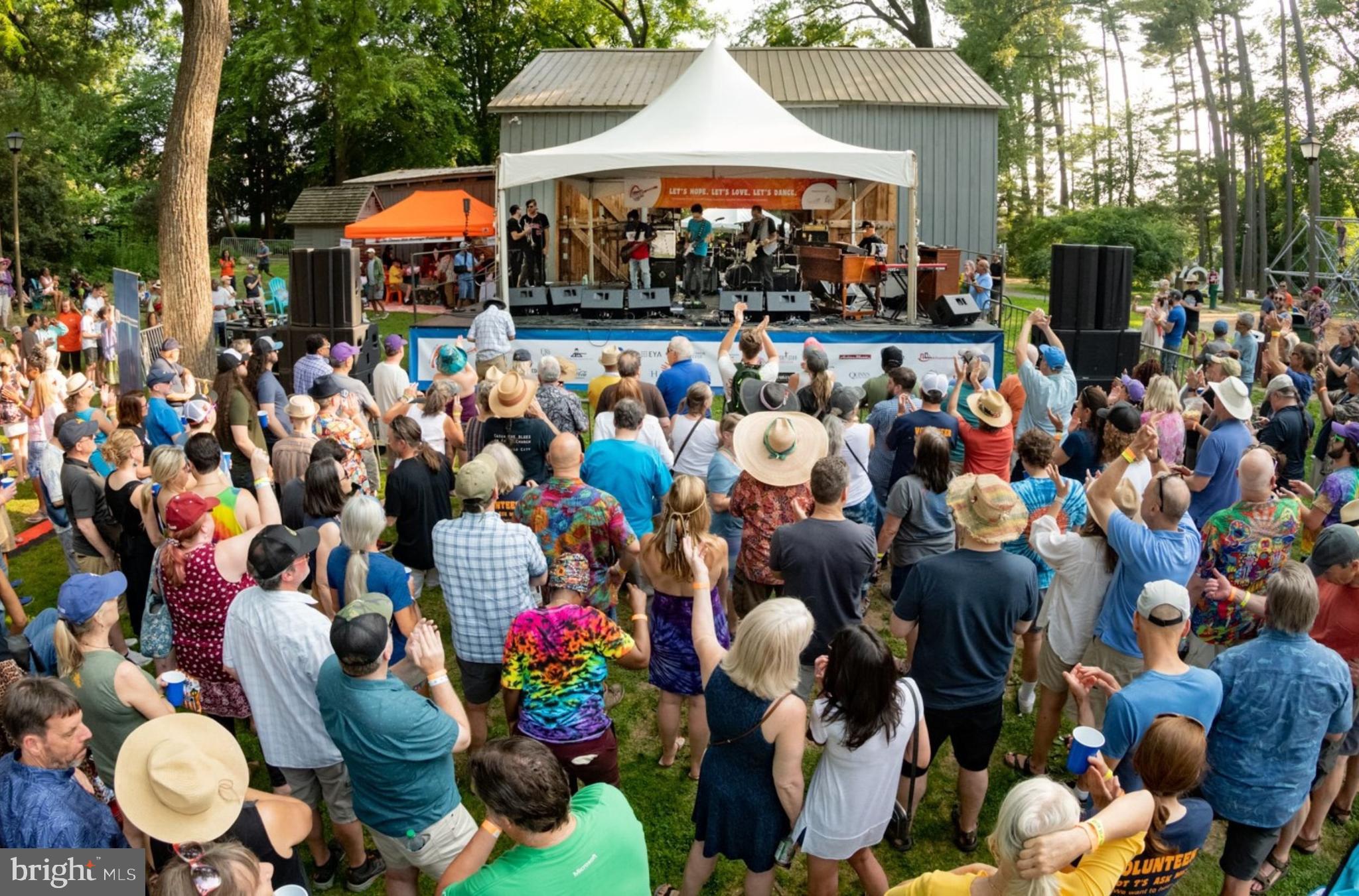 LARCHMONT TERRACE - Residential