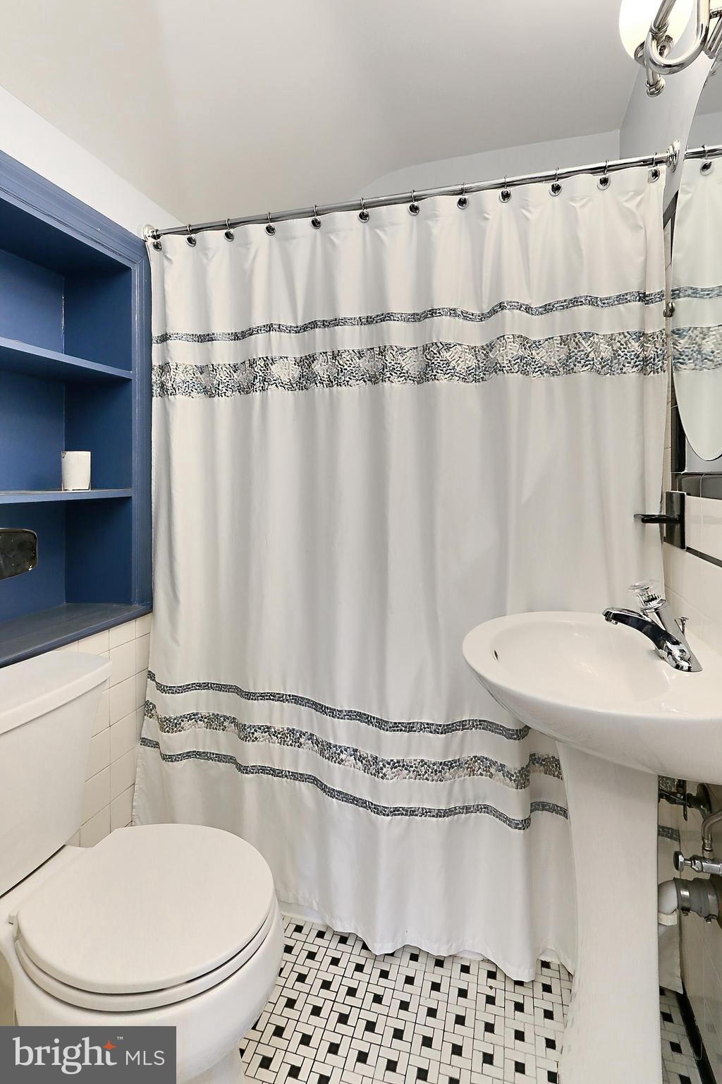 LARCHMONT TERRACE - Residential