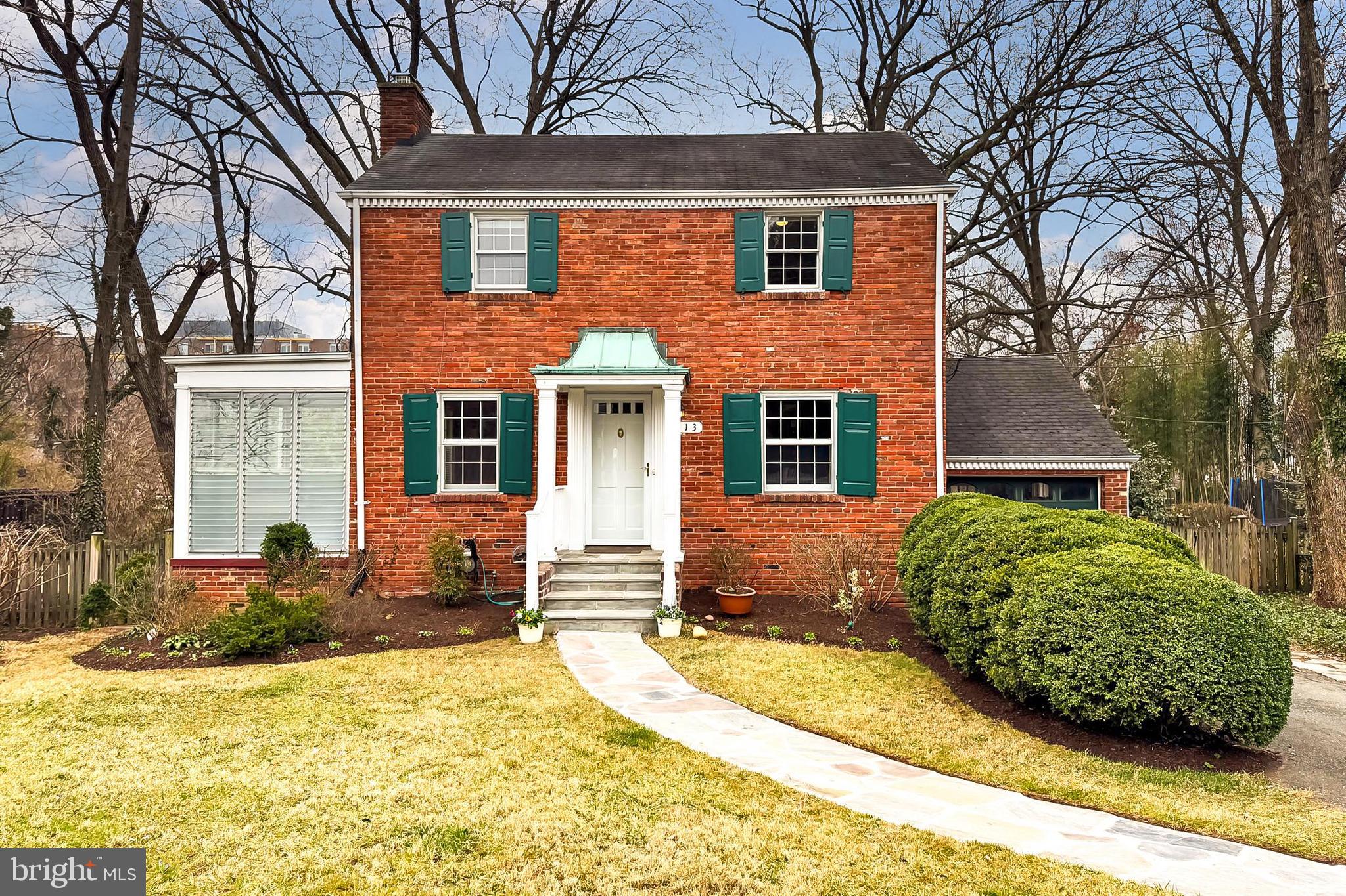 LARCHMONT TERRACE - Residential