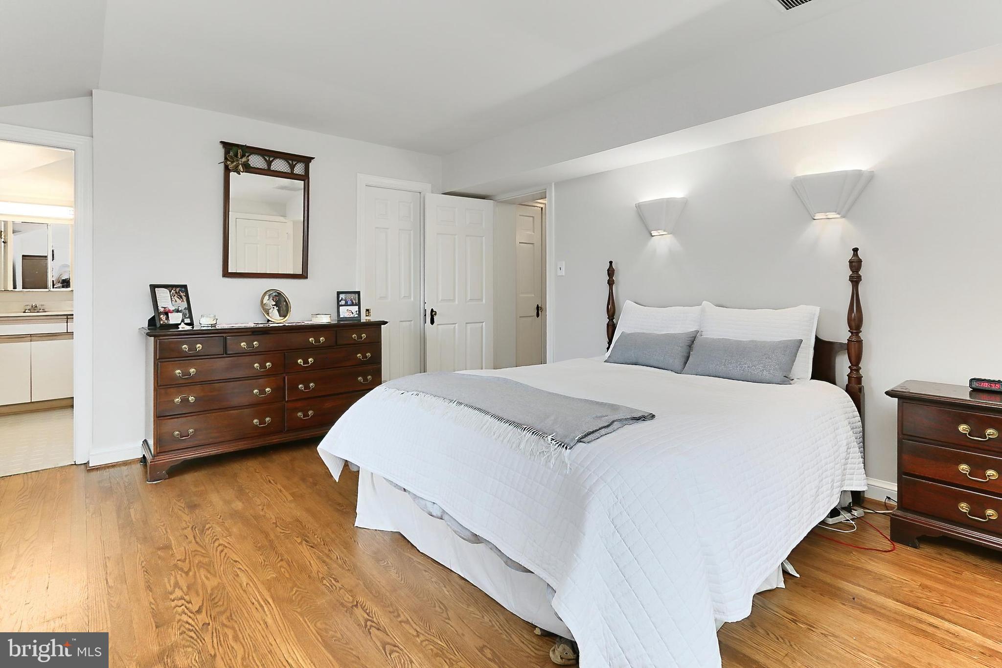 LARCHMONT TERRACE - Residential