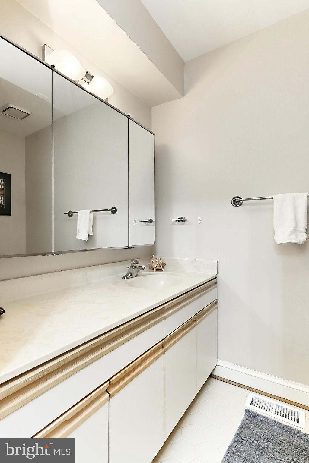 LARCHMONT TERRACE - Residential