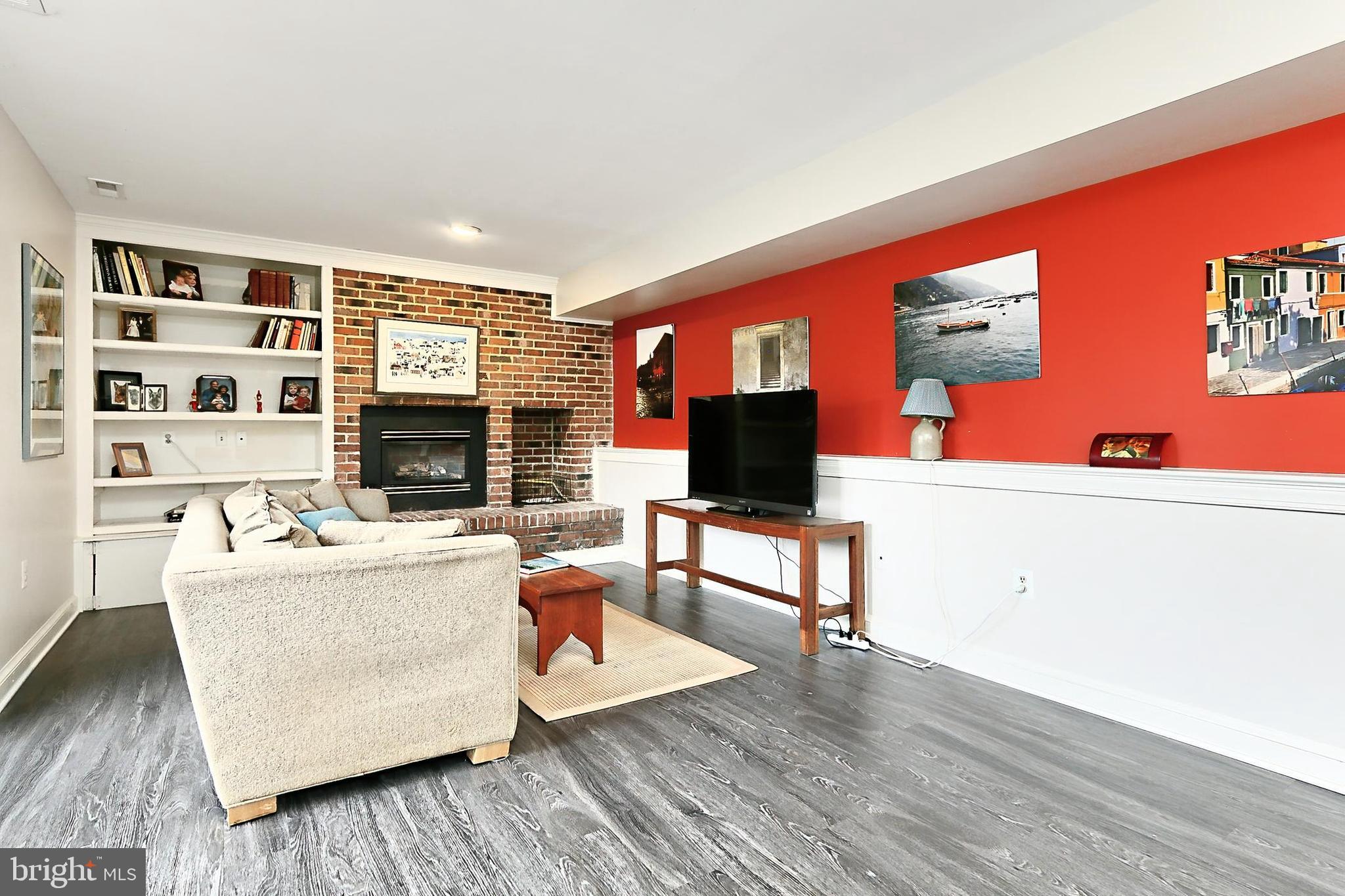 LARCHMONT TERRACE - Residential