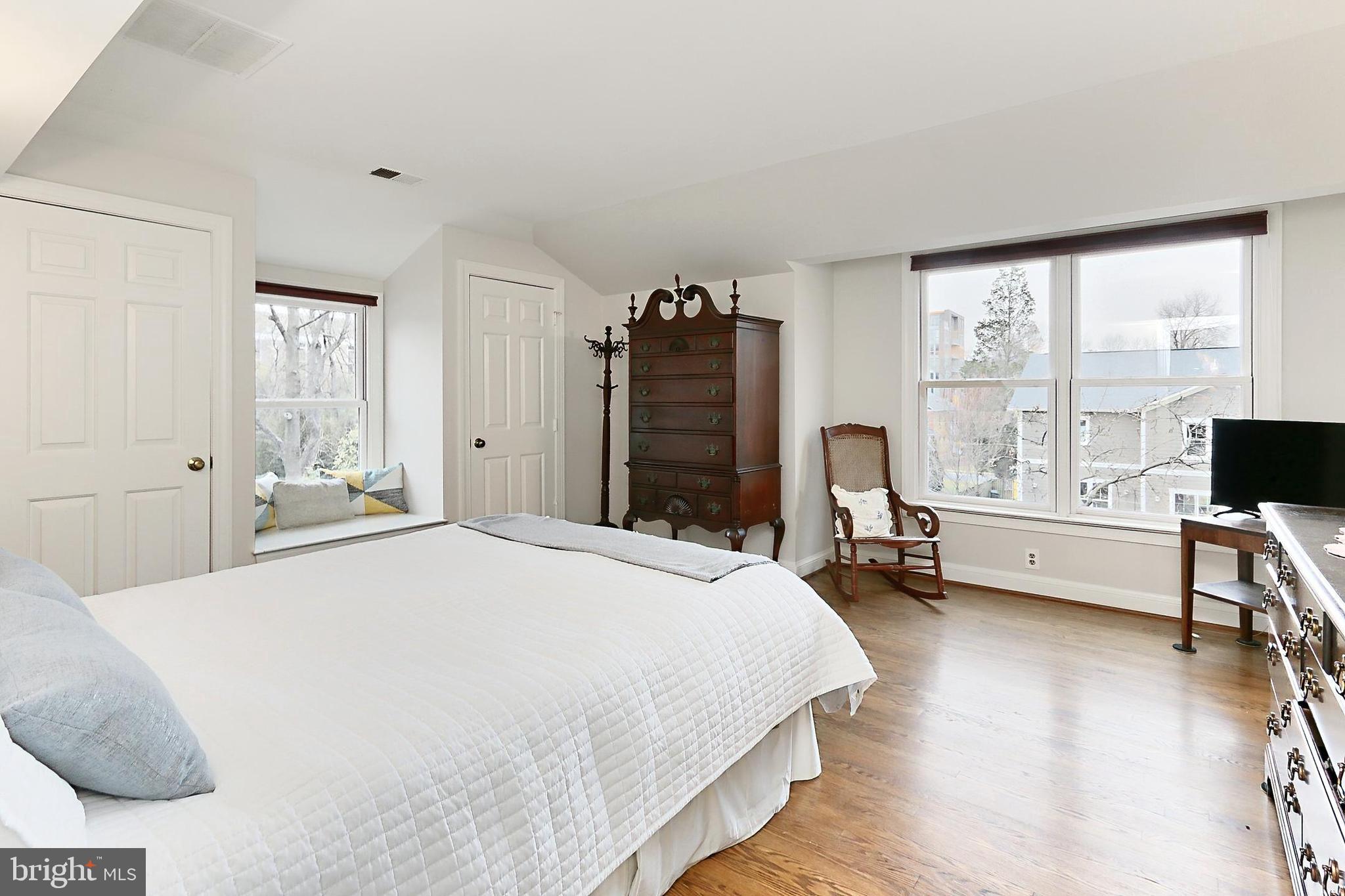 LARCHMONT TERRACE - Residential