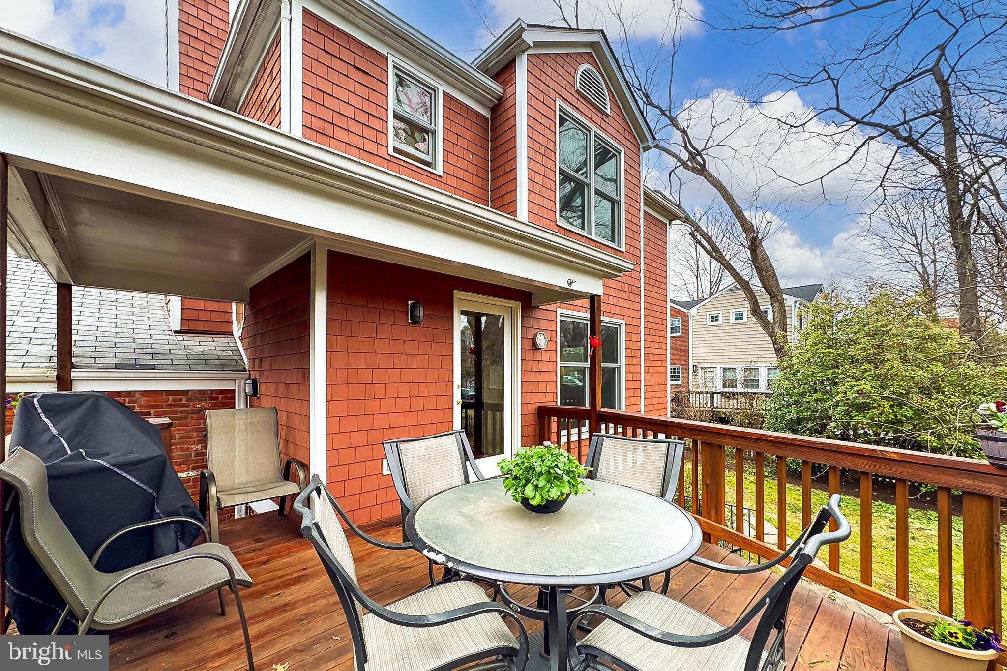 LARCHMONT TERRACE - Residential