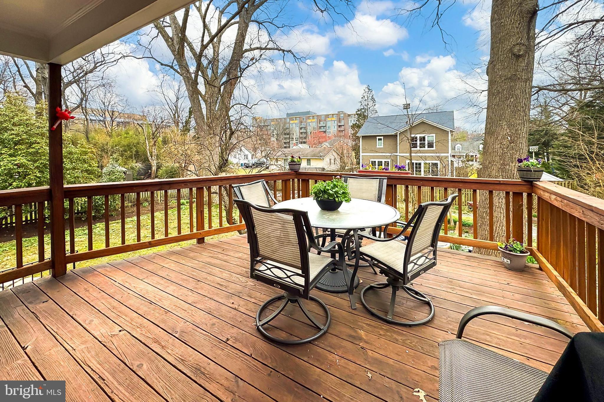 LARCHMONT TERRACE - Residential