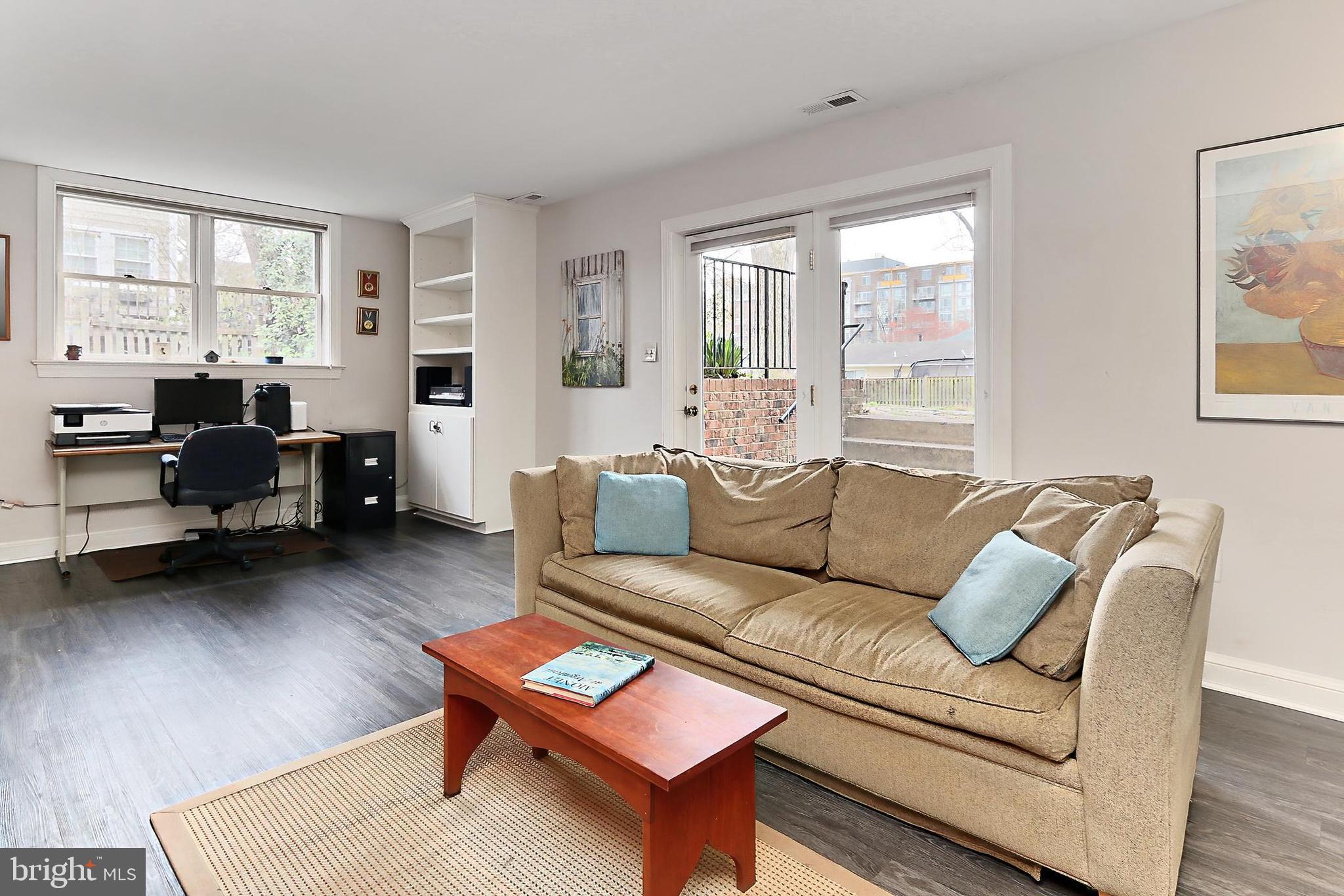 LARCHMONT TERRACE - Residential