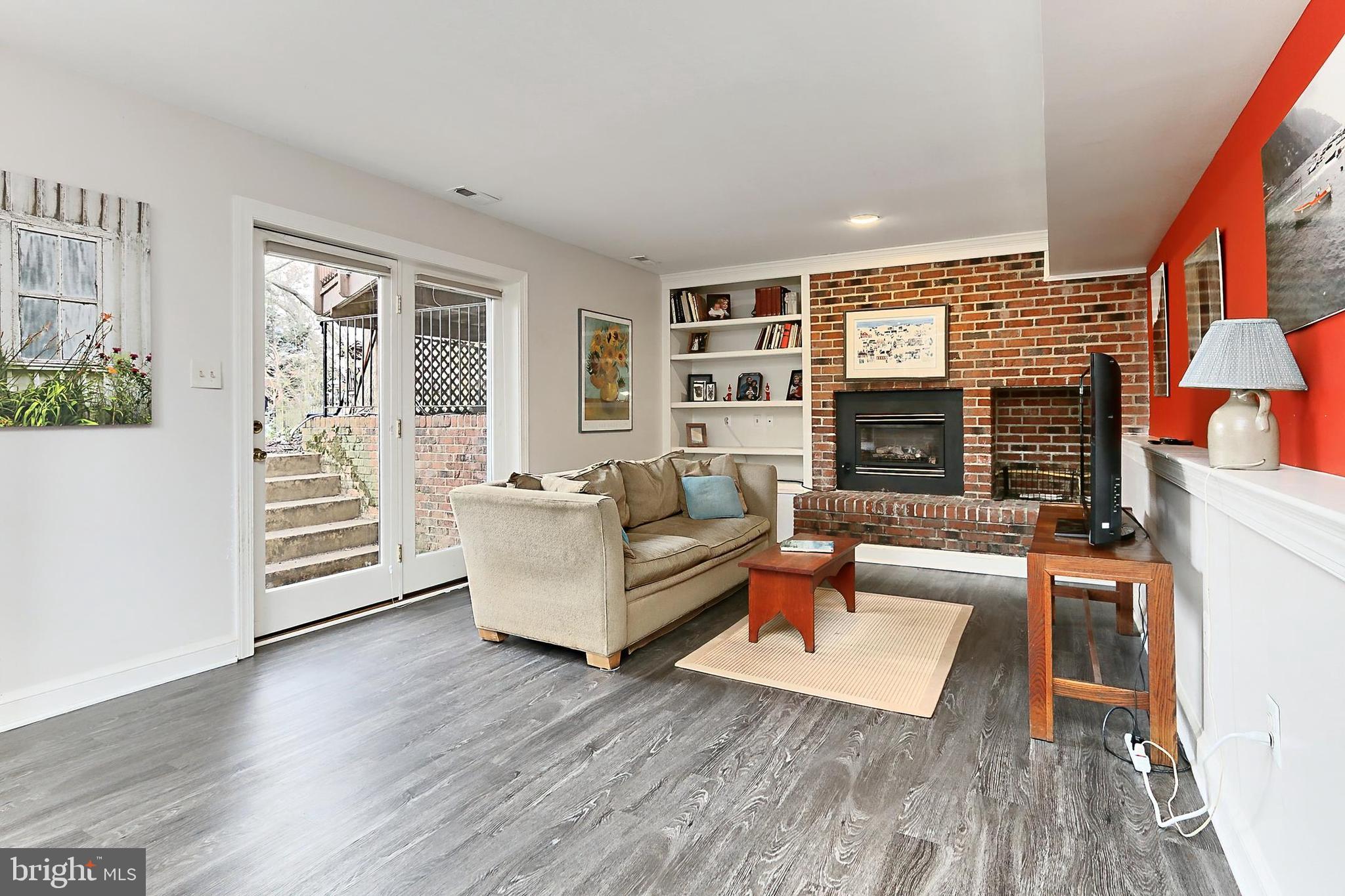 LARCHMONT TERRACE - Residential