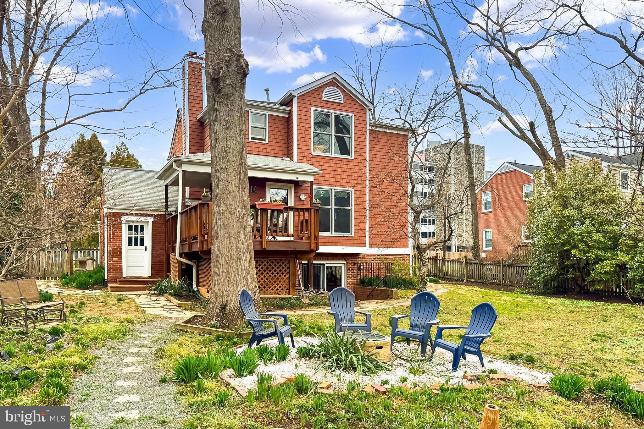 LARCHMONT TERRACE - Residential