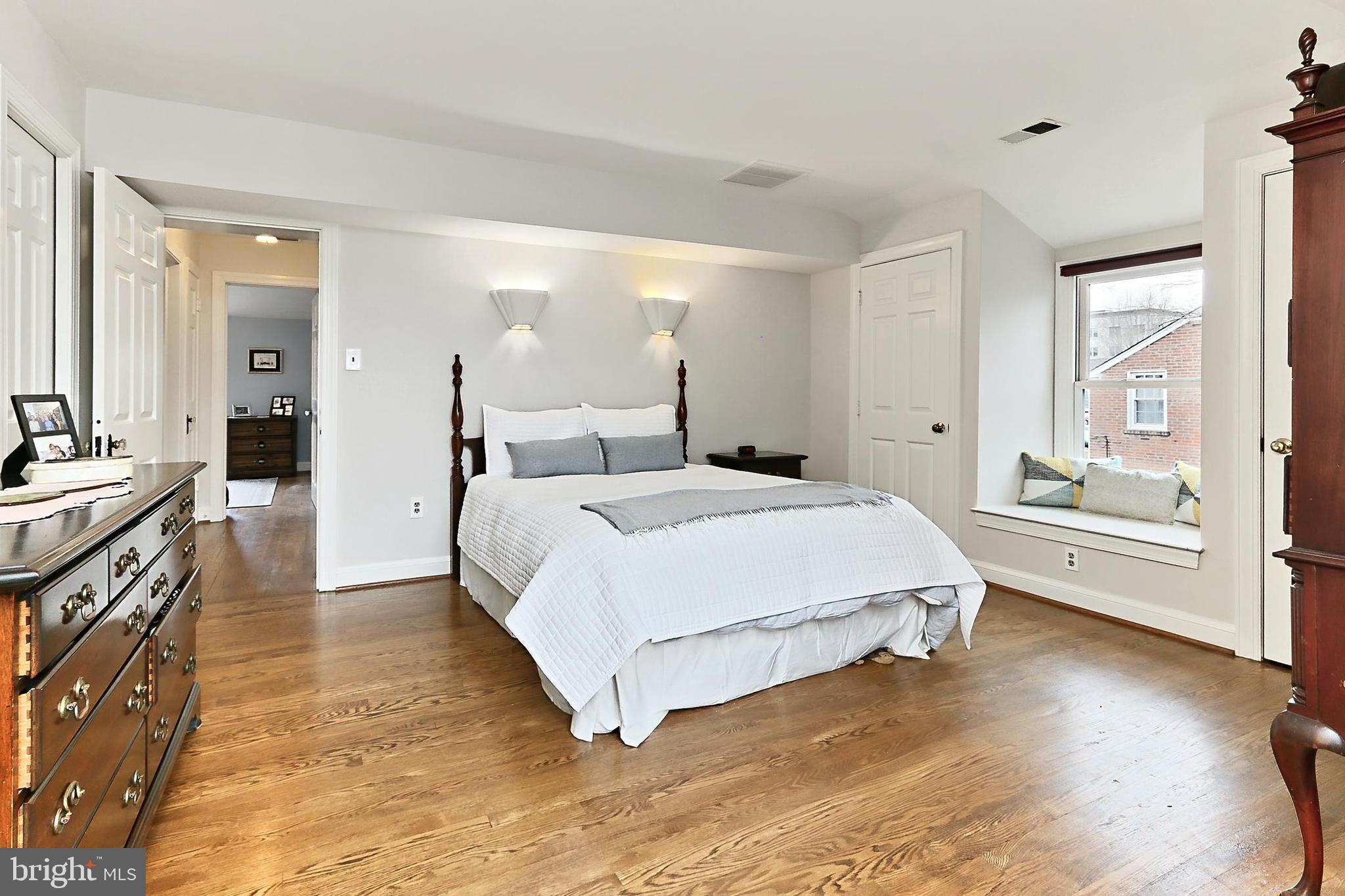 LARCHMONT TERRACE - Residential