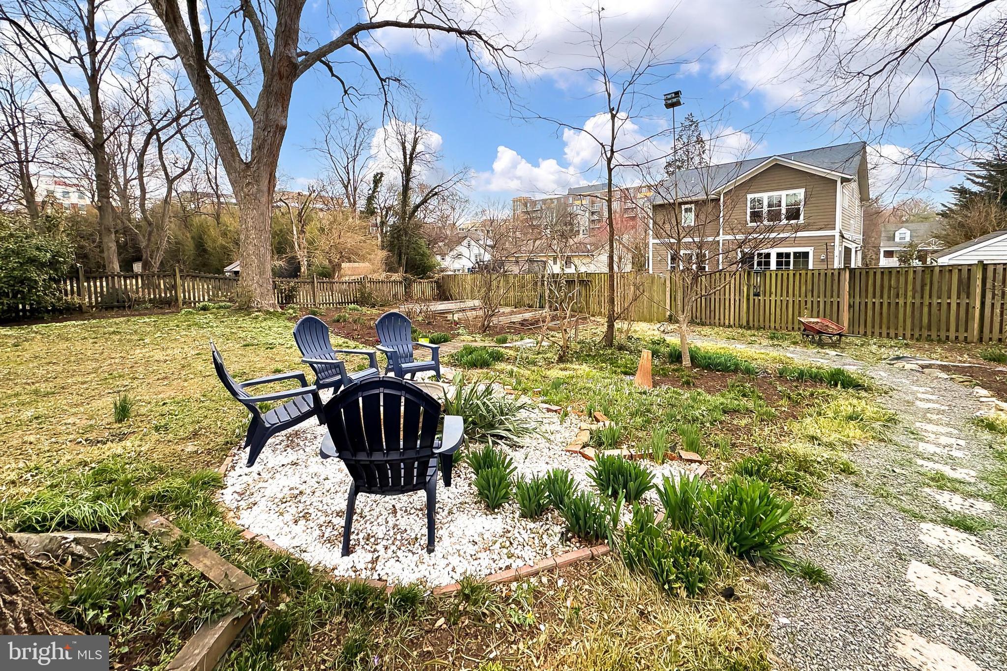 LARCHMONT TERRACE - Residential