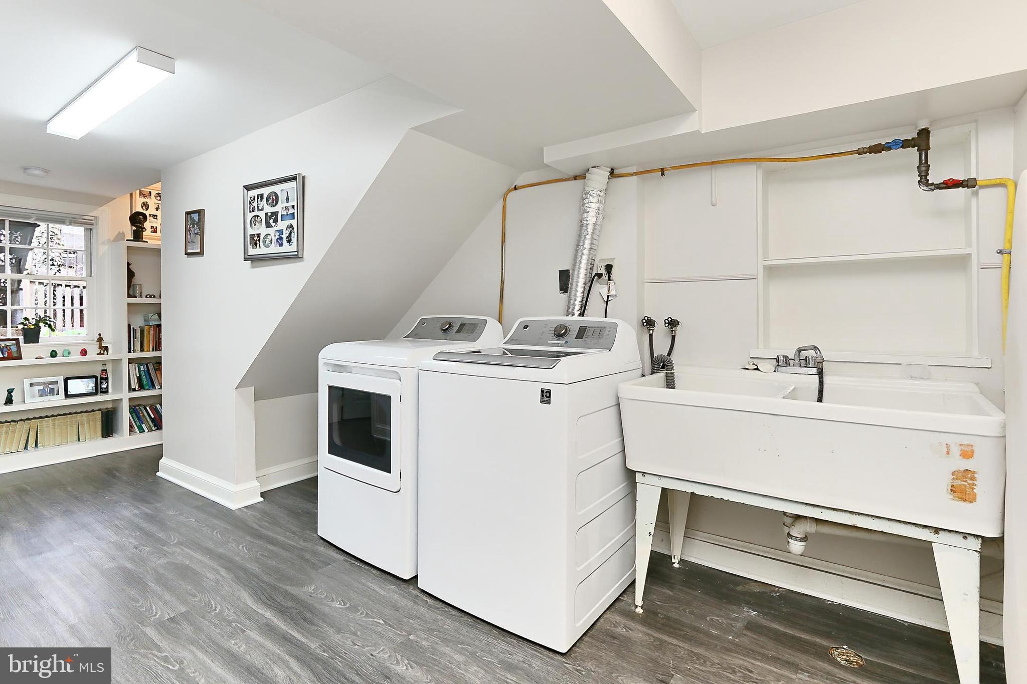 LARCHMONT TERRACE - Residential