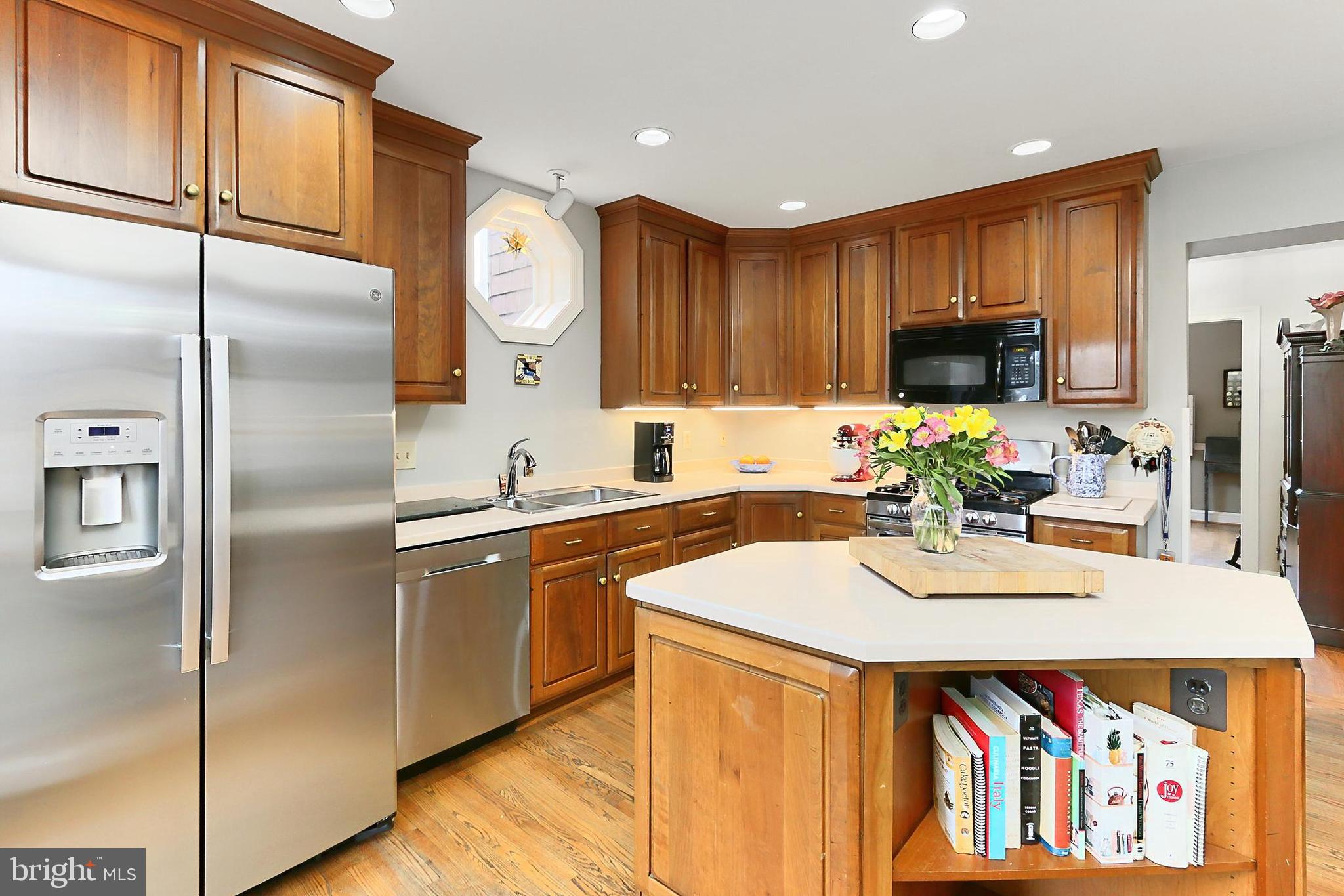 LARCHMONT TERRACE - Residential