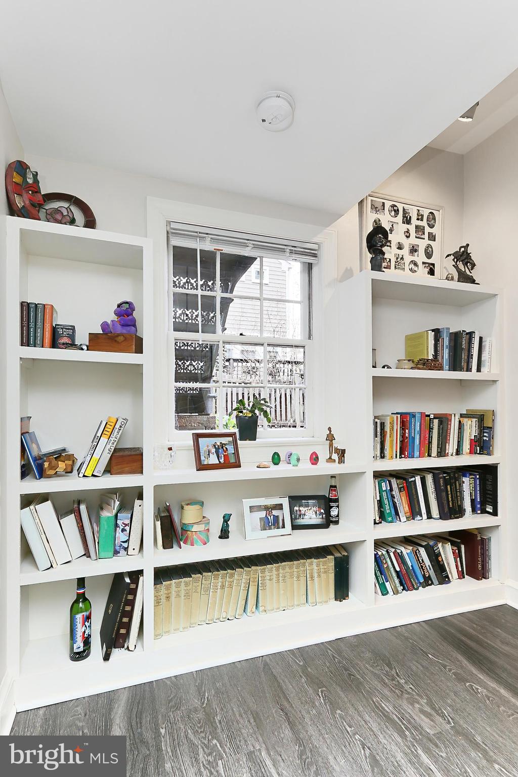 LARCHMONT TERRACE - Residential