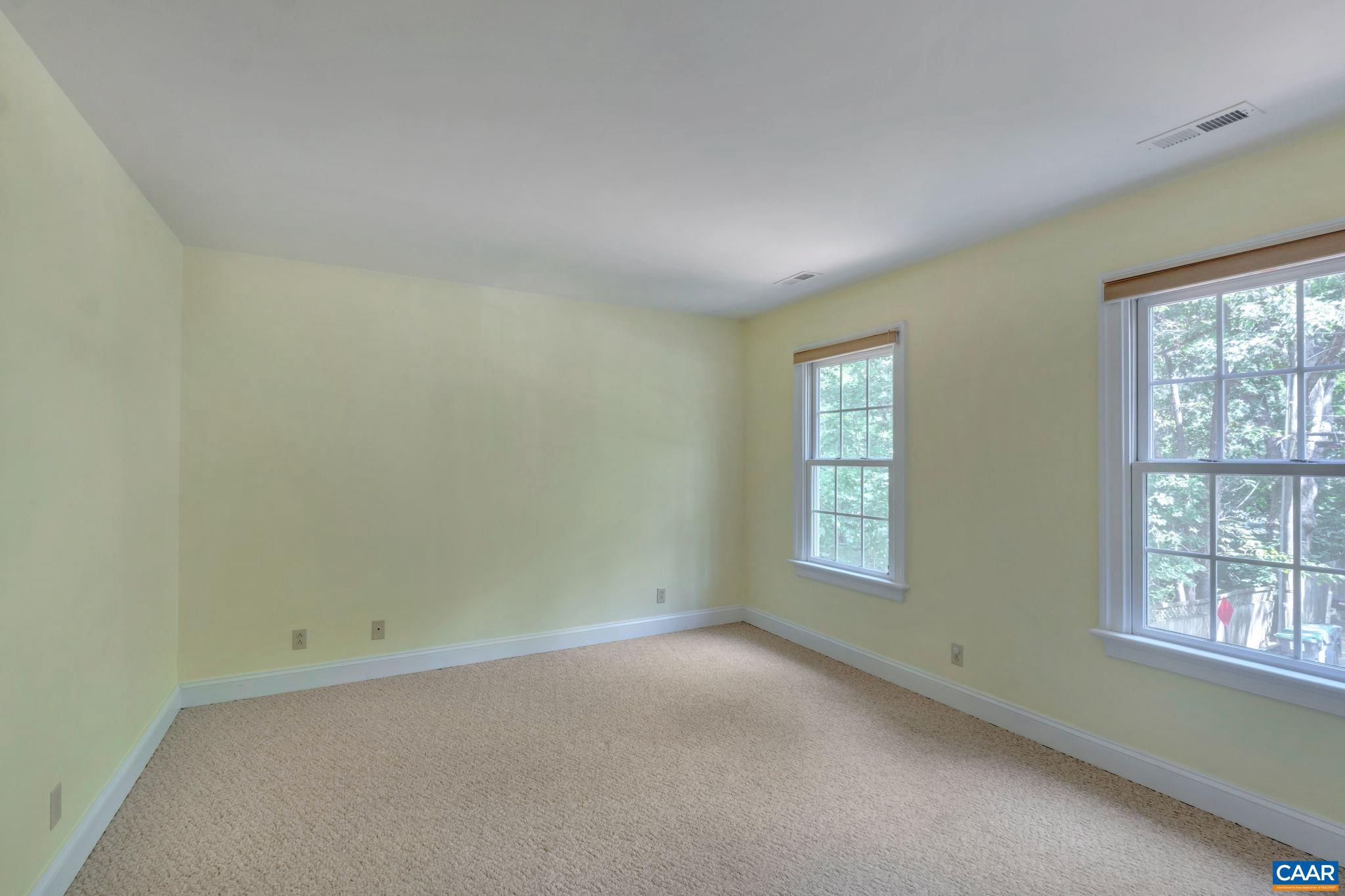 RUGBY - Residential Lease