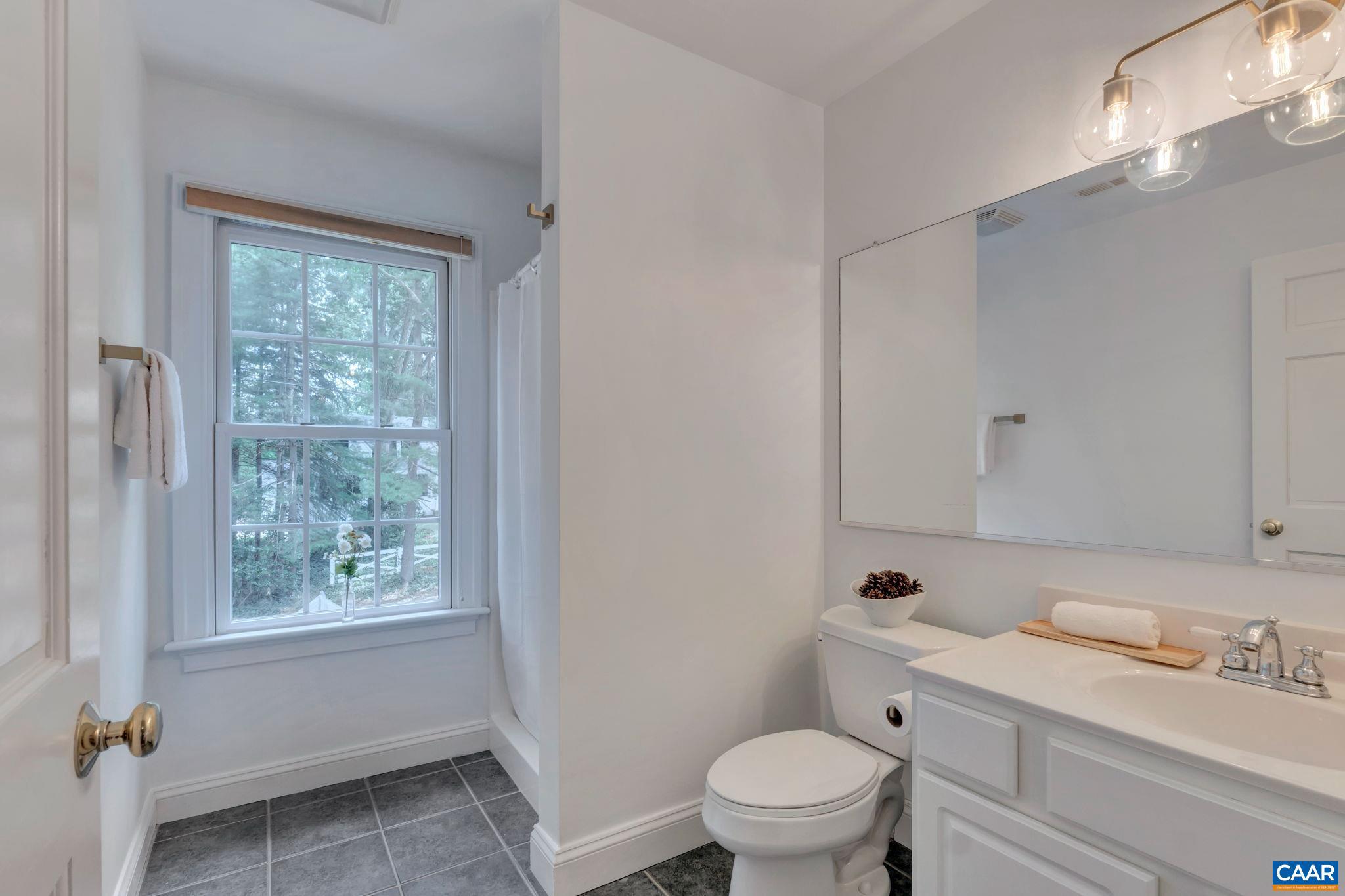 RUGBY - Residential Lease