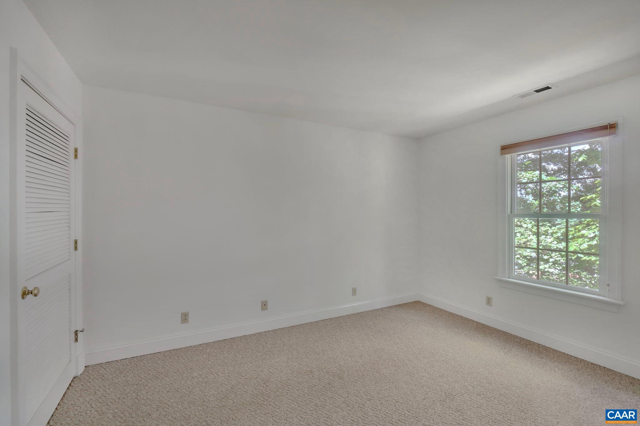 RUGBY - Residential Lease