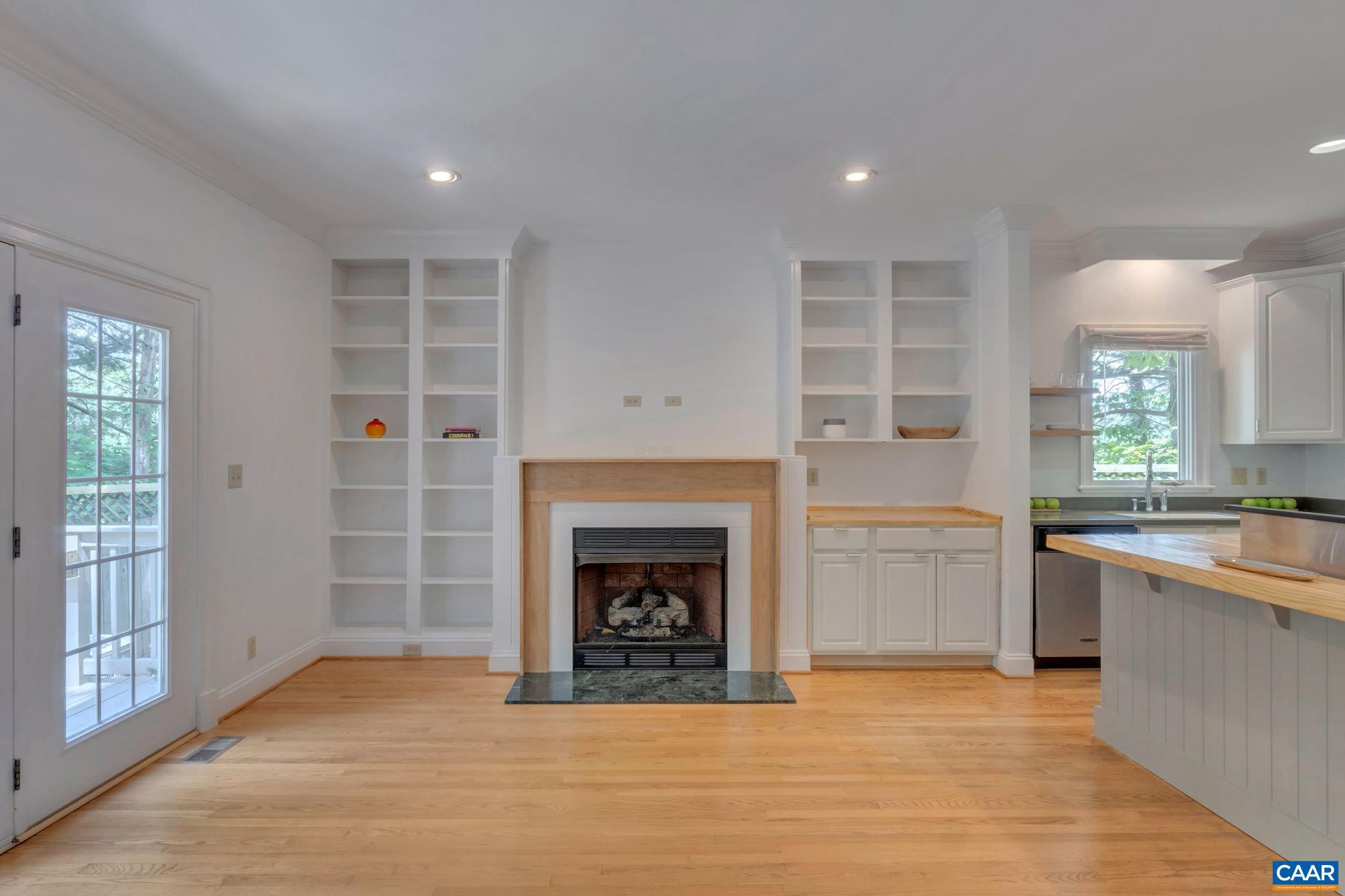 RUGBY - Residential Lease