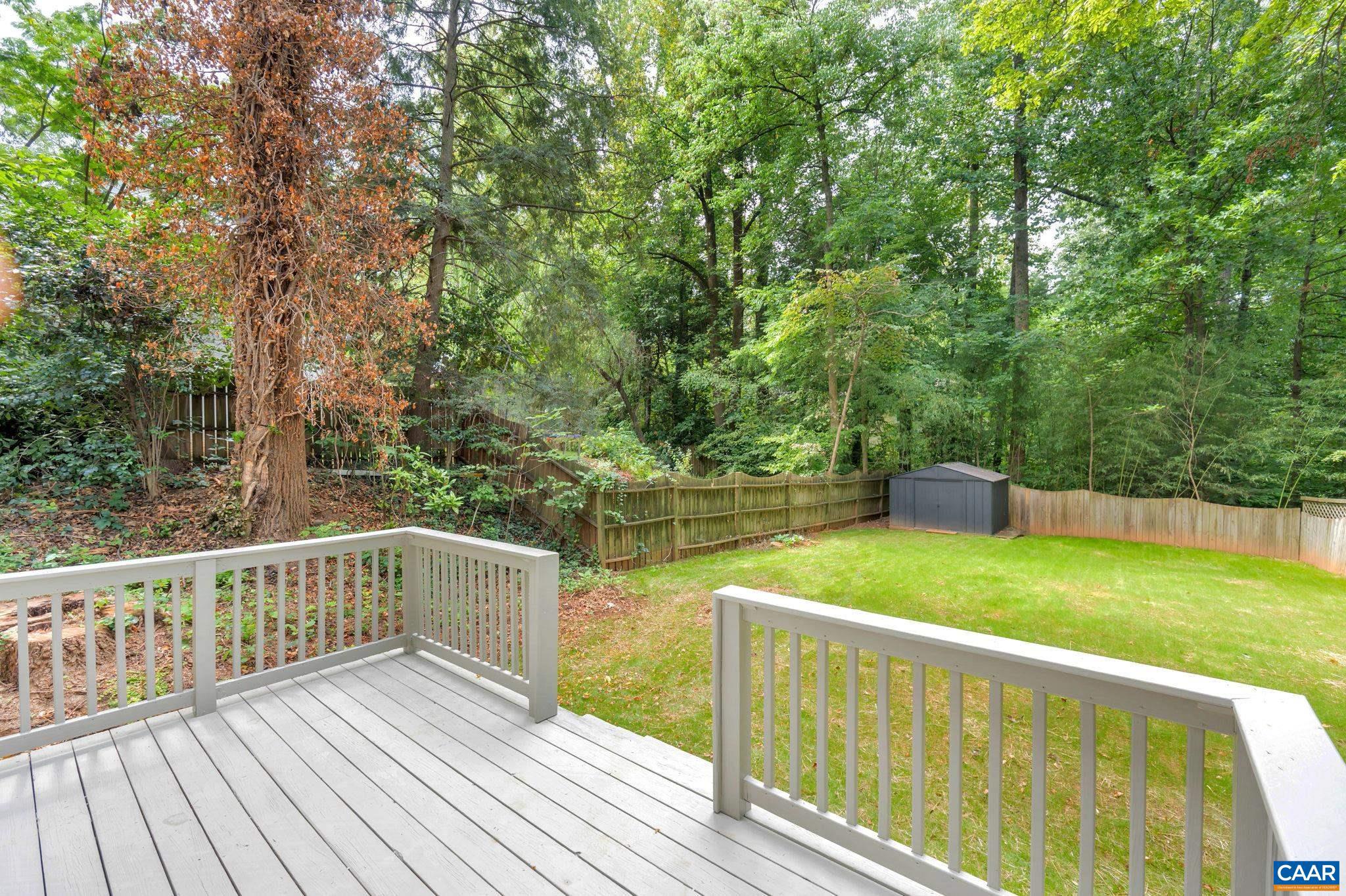 RUGBY - Residential Lease