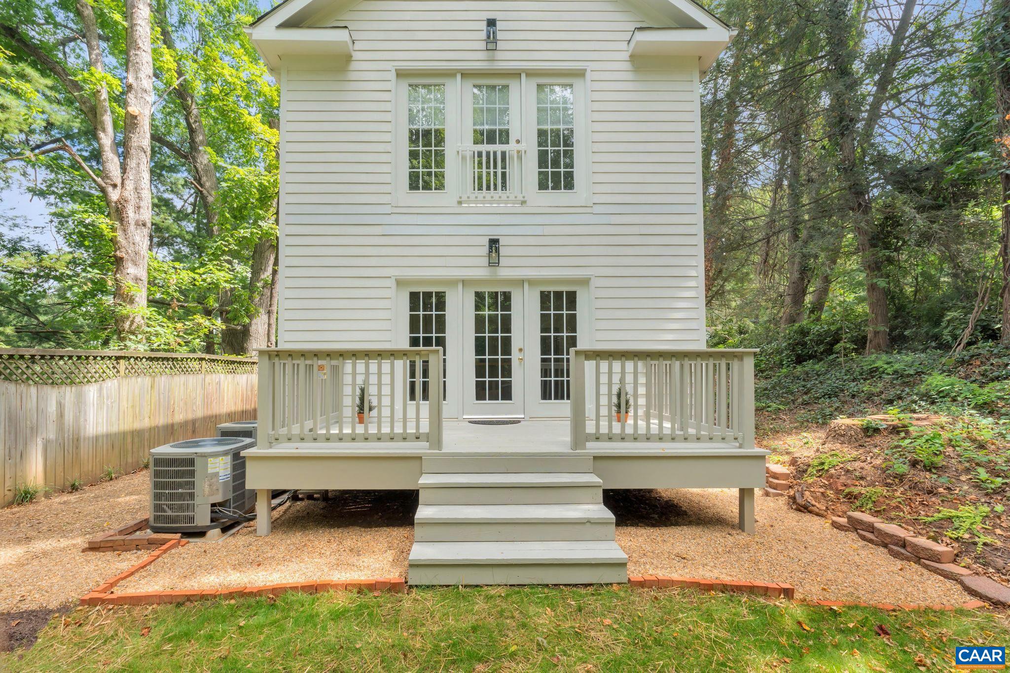 RUGBY - Residential Lease