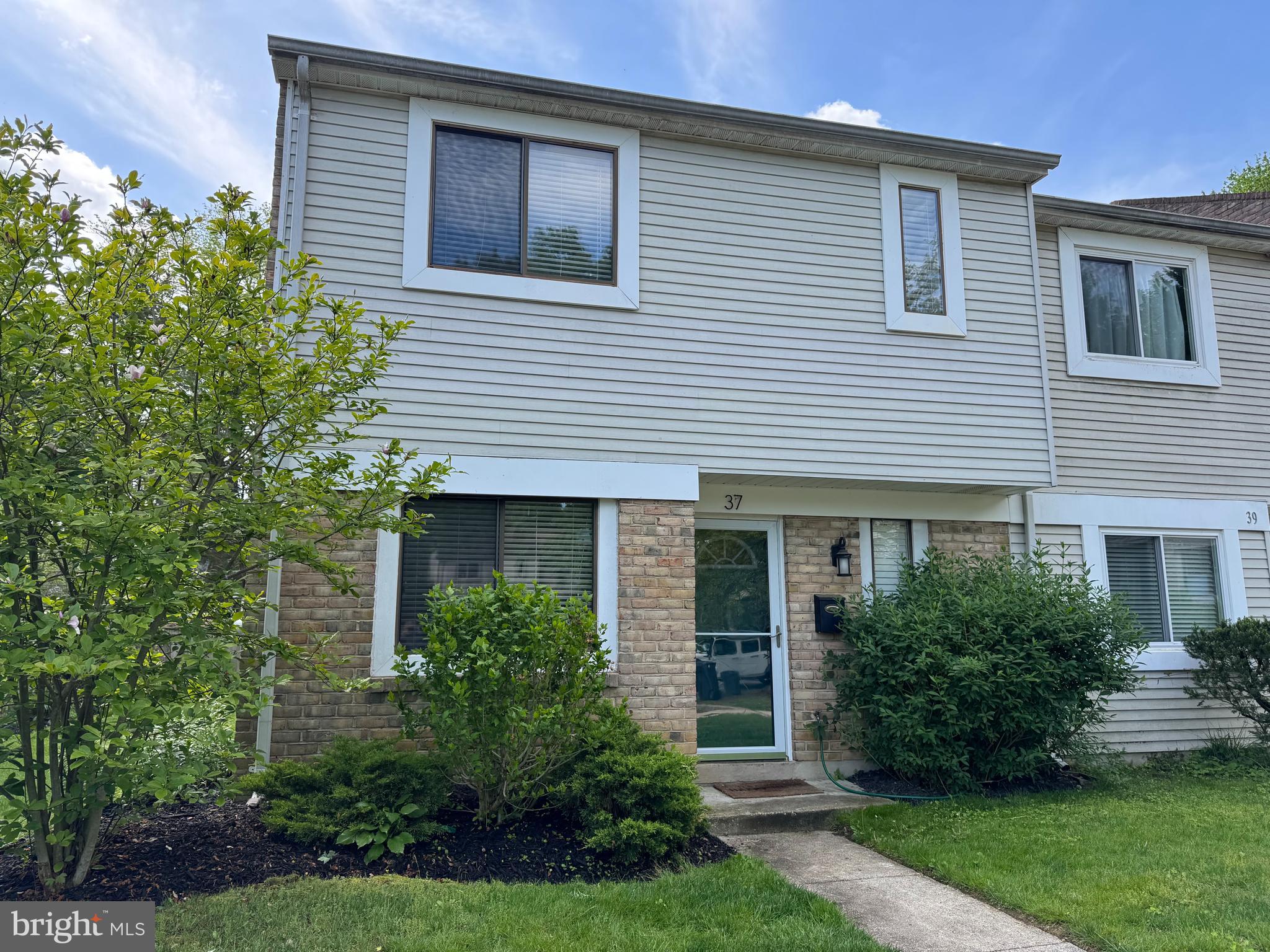 37 ROCKWELL COURT