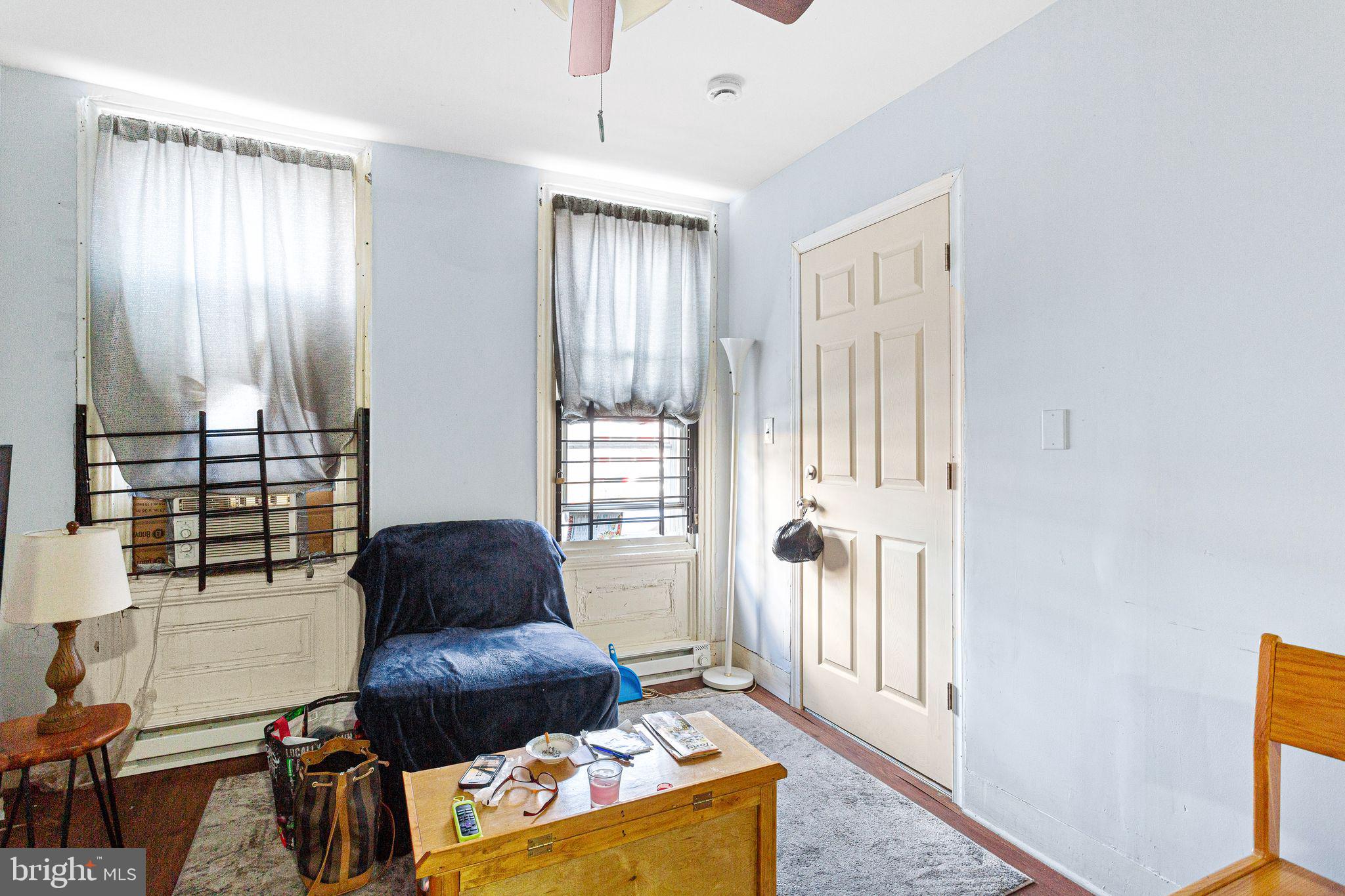 526 W CAMBRIA STREET