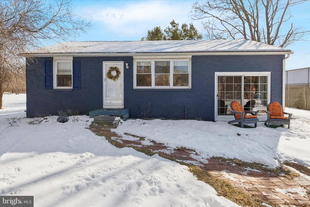 Photo of 15 Maple Avenue, LINE LEXINGTON, PA 18932 (MLS # PABU2113112)