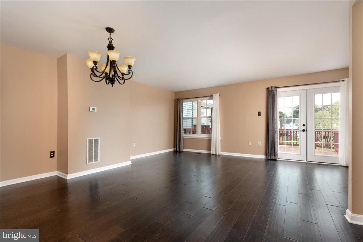 SEVEN OAKS - Residential