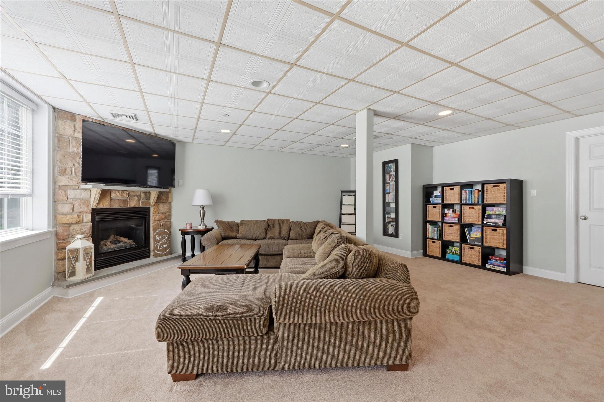 WOODLAND HOLW - Residential