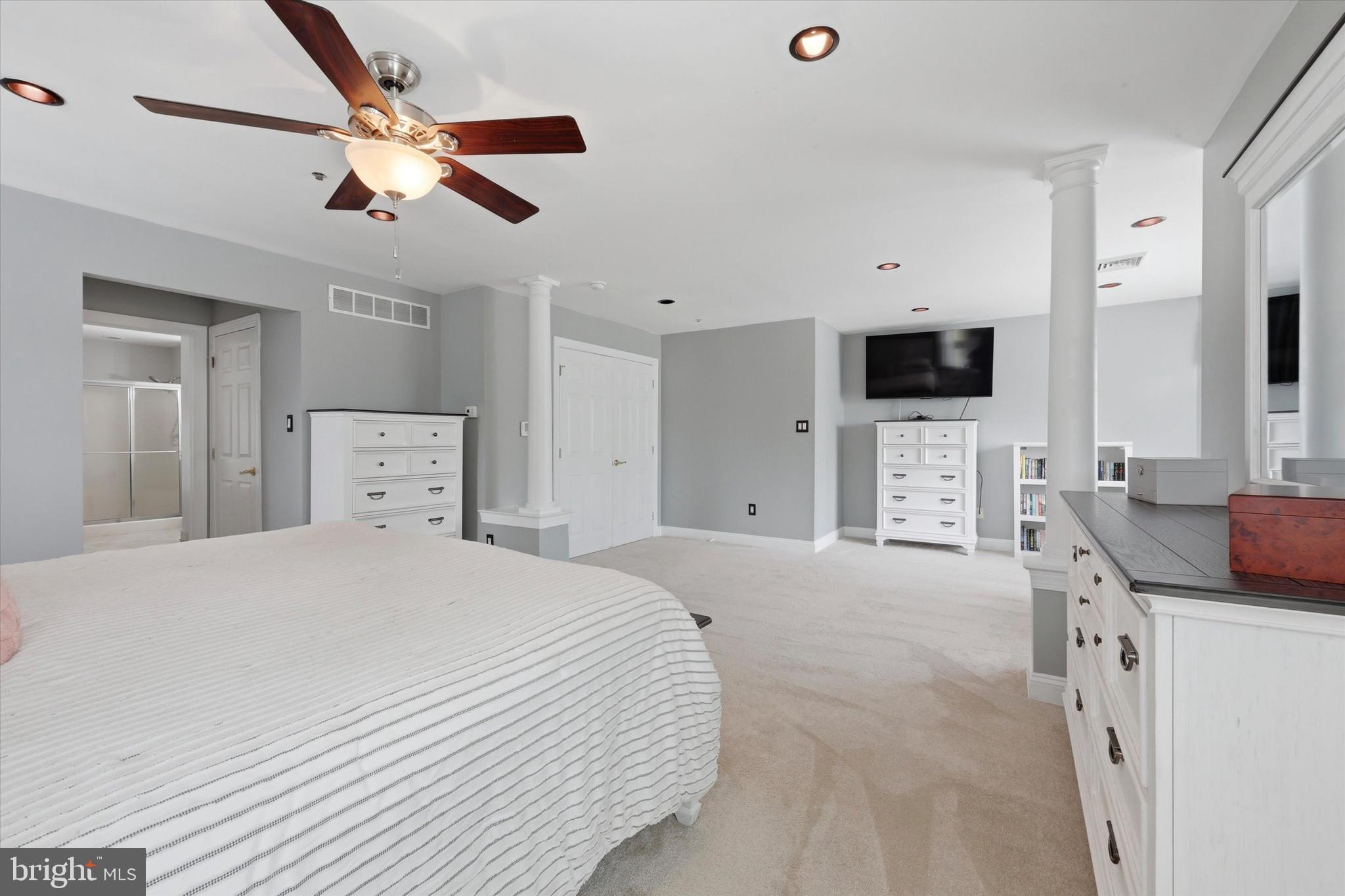 WOODLAND HOLW - Residential