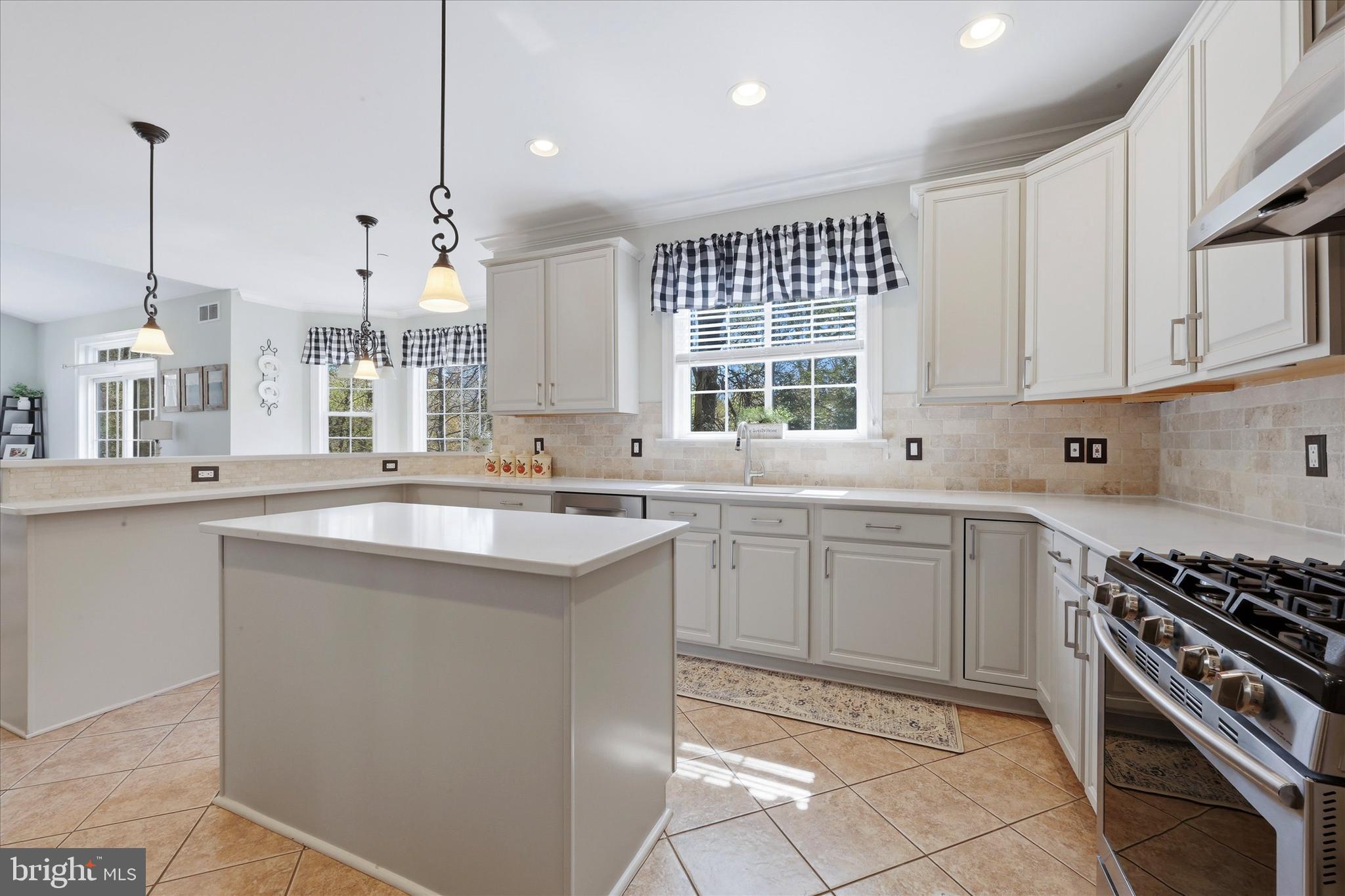 WOODLAND HOLW - Residential