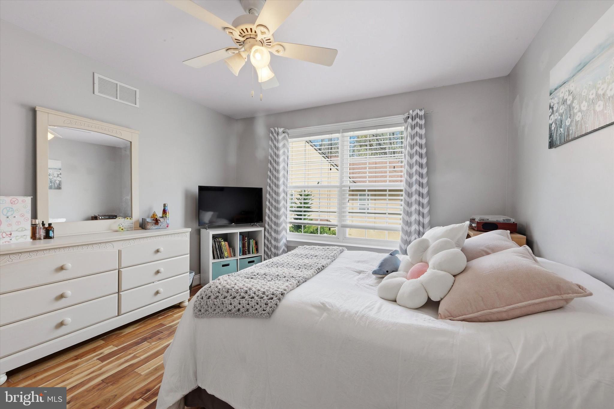 WOODLAND HOLW - Residential