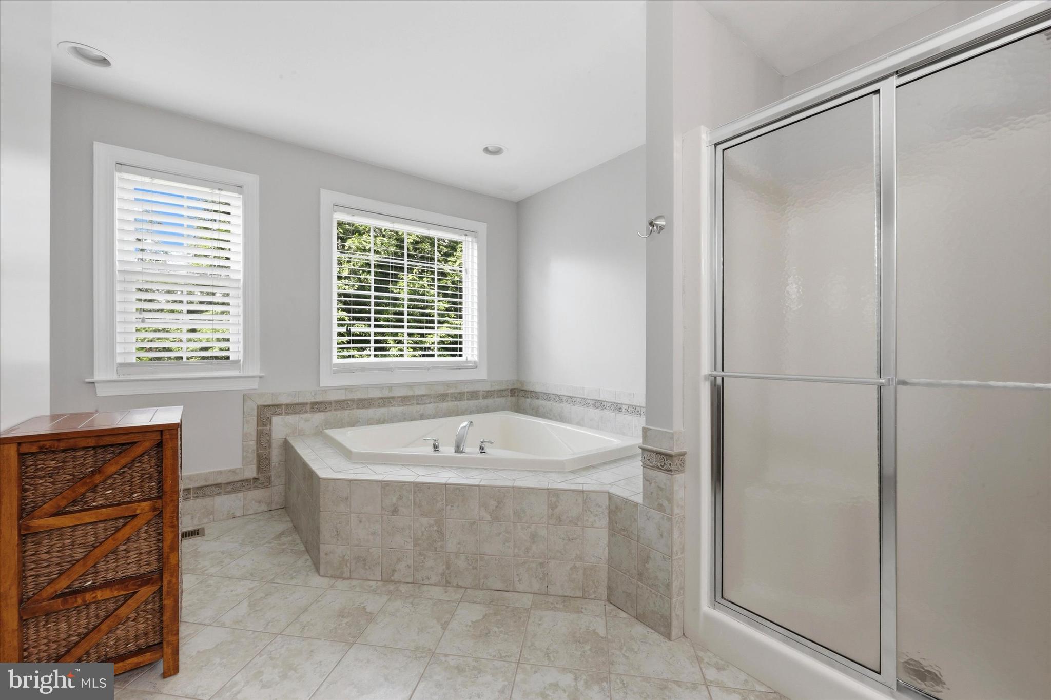 WOODLAND HOLW - Residential