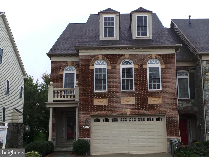 ABSOLUTELY BEAUTIFUL!  4  LUXURY LEVELS OF MAGNIFICENCE, FEATURING: 4 STATELY BEDROOMS, 4.5 BATHS, GORGEOUS GRANITE COUNTERS, STATE OF THE ART SS APPLIANCES, HARDWOOD FLOORS, NEWER W/W CARPET, BREAKFAST NOOK, INTERCOM, UPGRADES GALORE.APPROVED SHORT SALE! IMMEDIATE SETTLEMENT! STUNNING HOME!!