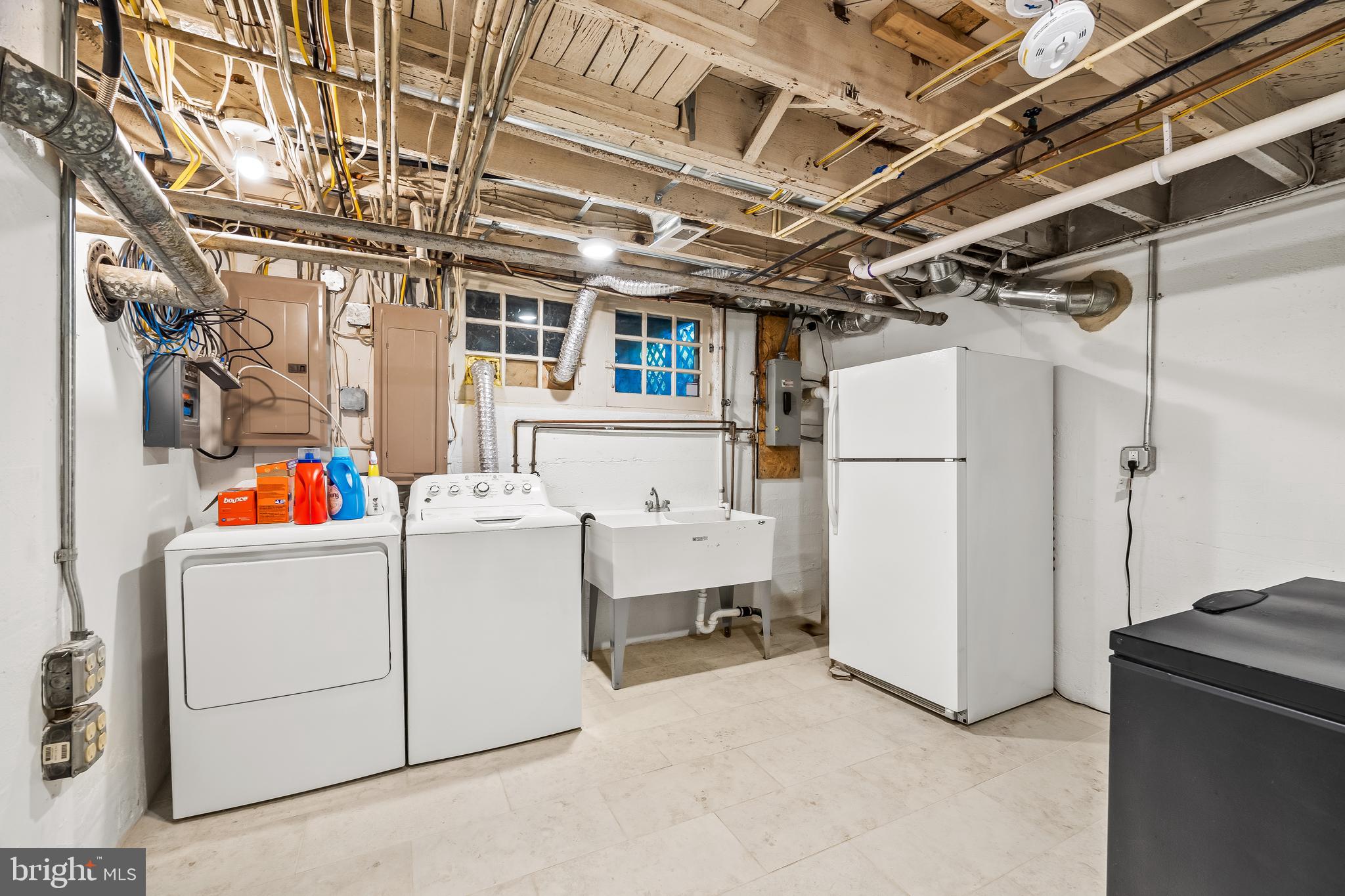 ROLAND PARK - Residential