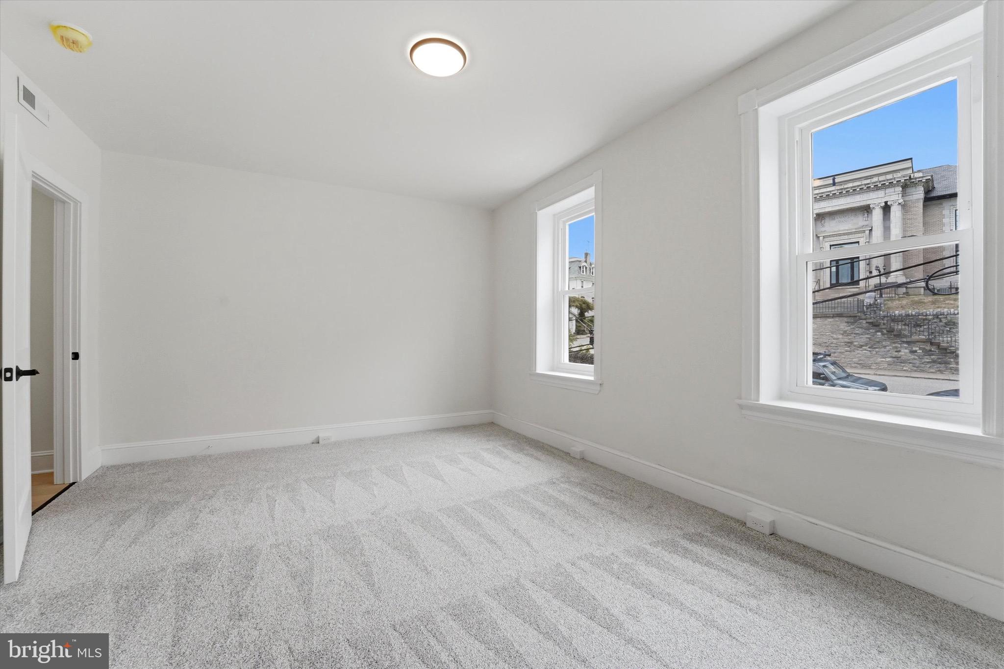 ROXBOROUGH - Residential