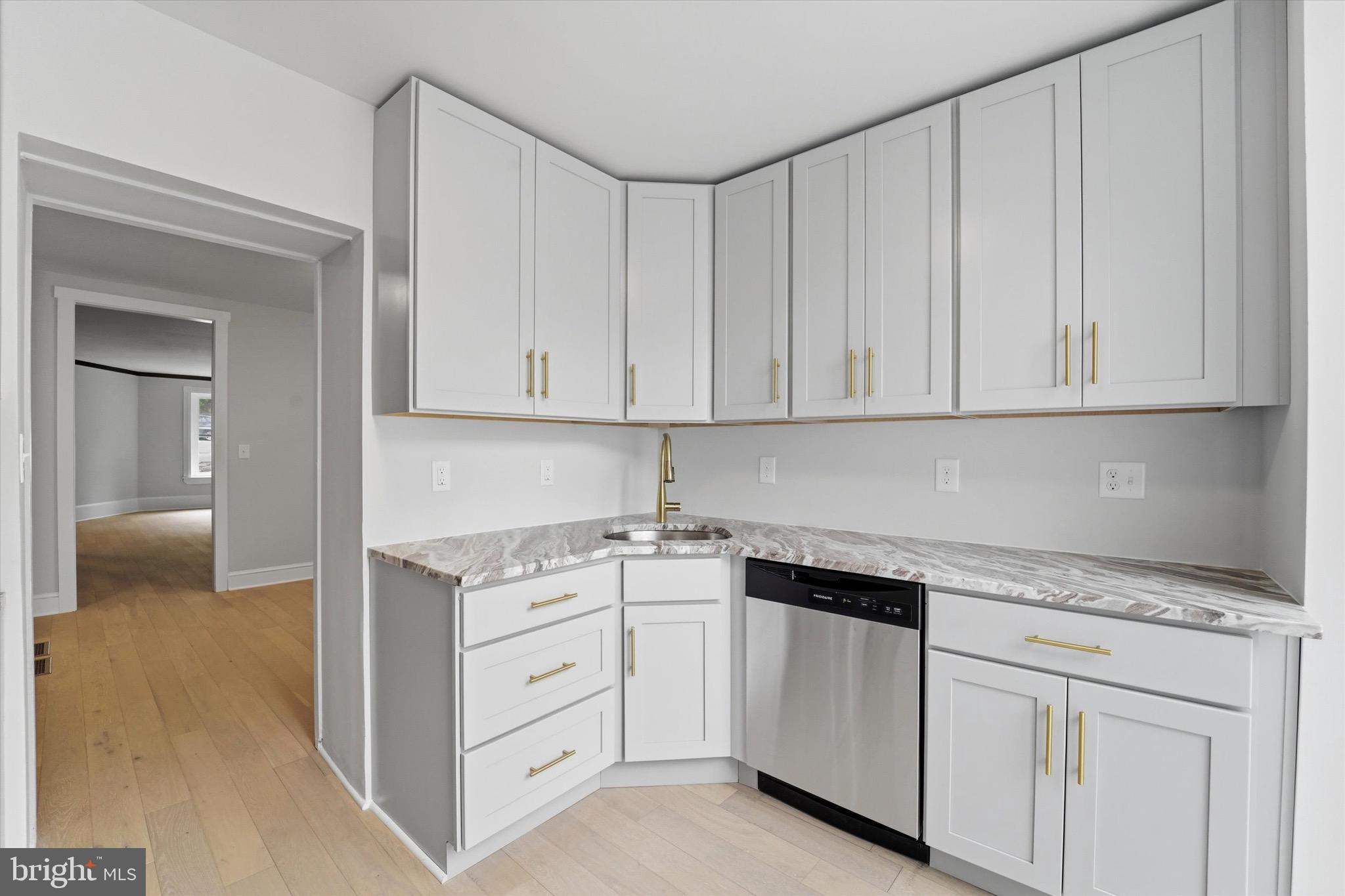 ROXBOROUGH - Residential