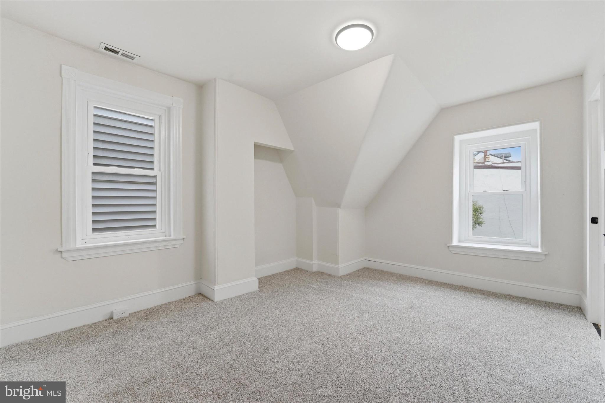 ROXBOROUGH - Residential