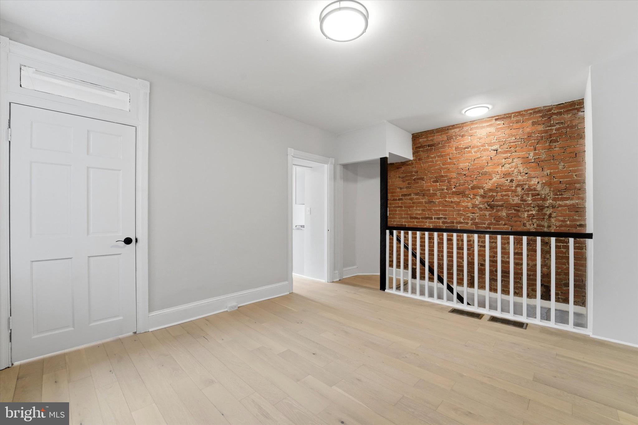 ROXBOROUGH - Residential