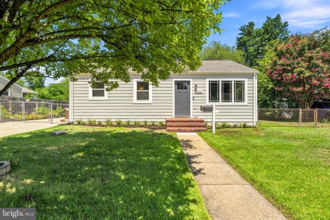 Photo of 3400 Dona Avenue, ALEXANDRIA, VA 22303 (MLS # VAFX2330118)