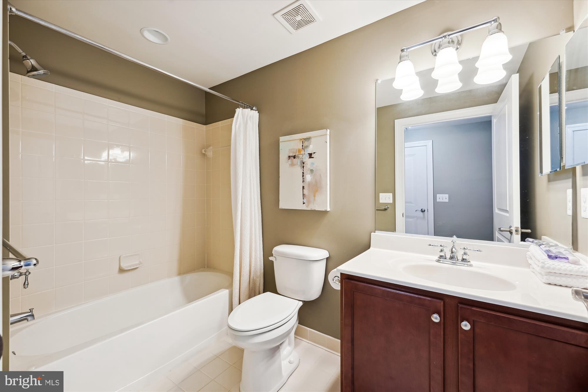 THE VILLAGES OF STEEPLEC - Residential