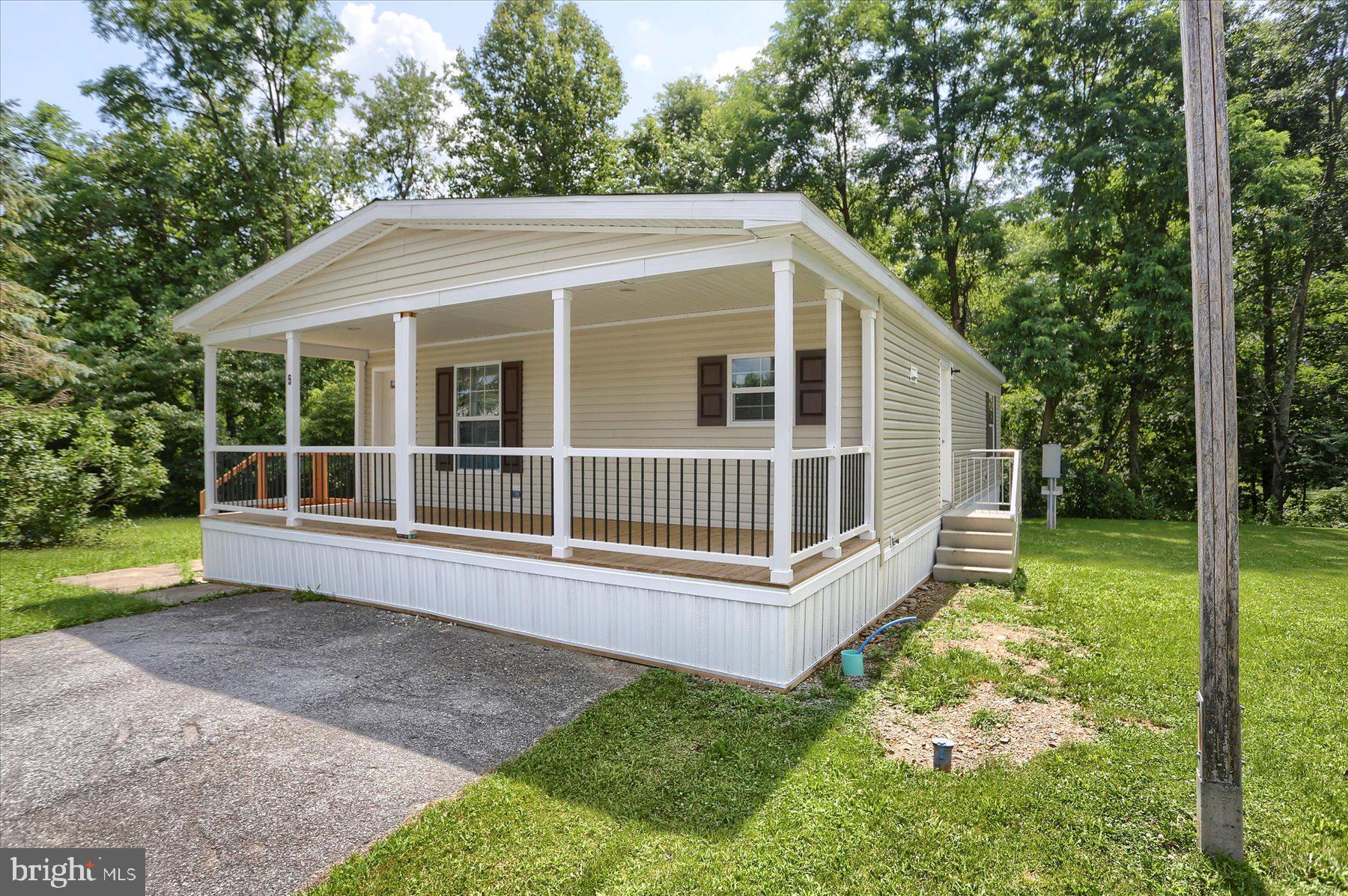 Step into comfort and modern style with this beautifully crafted Eagle River Manufactured Home in Carlisle, PA! Hidden in a secluded cul-de-sac, this brand new 3-bedroom, 2 bathroom home offers everything you need to settle in with ease.
-Spacious & Stylish kitchen - complete with new appliances (refrigerator, dishwasher, range, microwave) and a large island/bar perfect for dining and entertaining.
-Convenient Utility Room - Ready for washer/dryer installation, making laundry a breeze.
-Thoughtful Community Management in your perfect location - Regency Woods North is known for its dedicated team ensuring a well-kept and welcoming neighborhood.
-Limited One-Year Manufacture Warranty giving you peace of mind as you move in!
Your Perfect Location - Enjoy the serenity of this select neighborhood while being close to the heart of Carlisle!
This Move-In-Ready home is waiting for you!
Contact us today! Don't miss out on this incredible opportunity to own a beautiful home in a prime location. Schedule a tour and see for yourself why this home is perfect for you and your family. Reach out today at Lebanon Valley Homes because this one won't last long!
All buyers must apply to the MHC and be approved for residency. See associated documents for Regency Woods Application, Lease Agreement & Disclosure of fess.