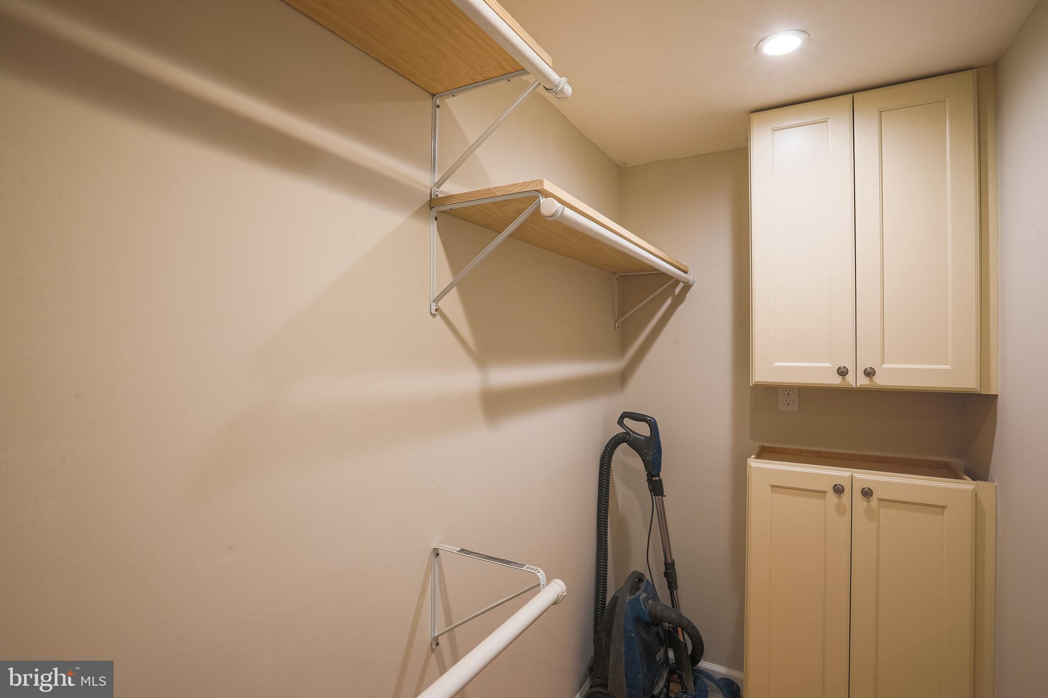 IDLEWOOD - Residential