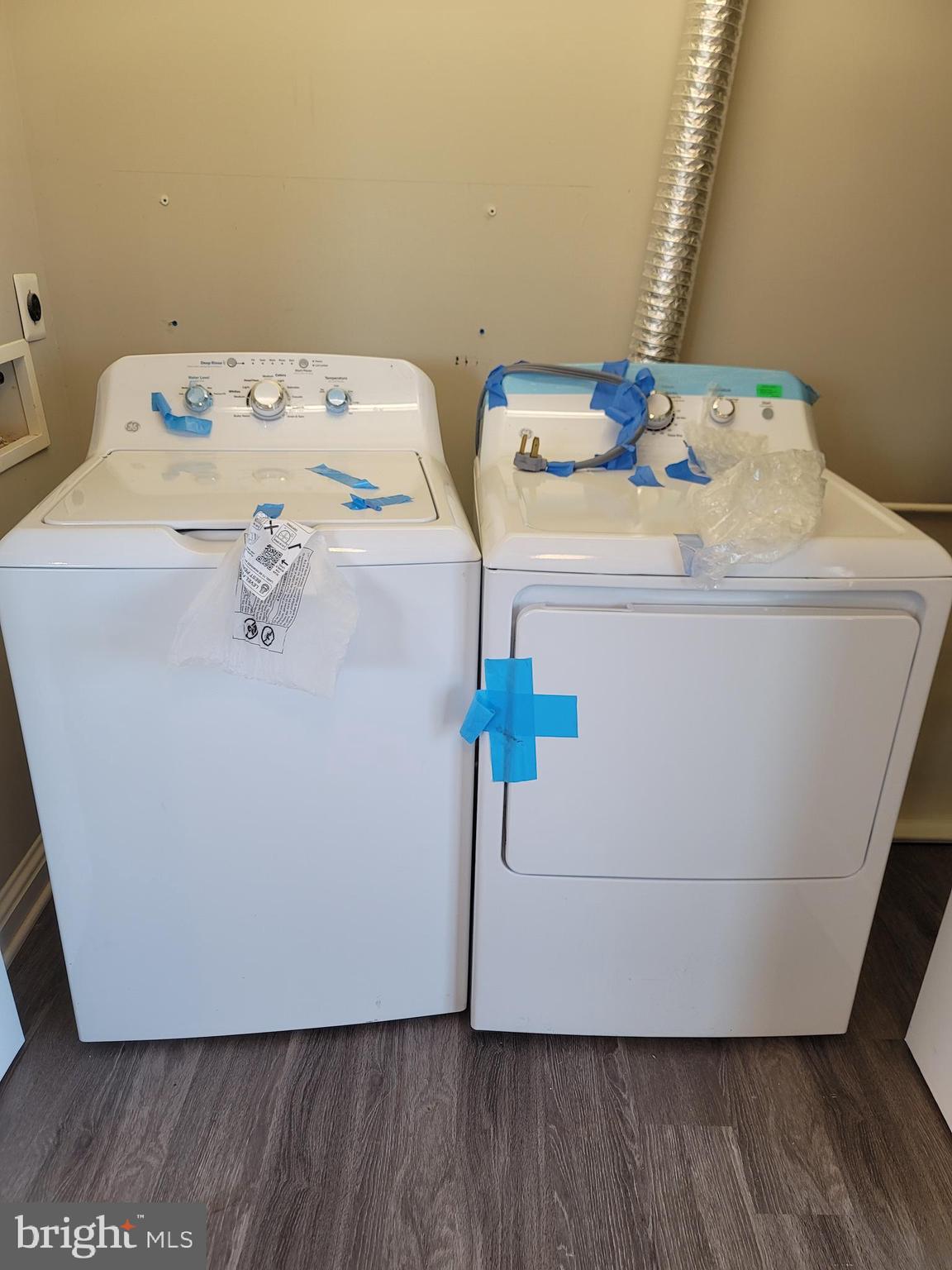 ASHTON GLEN - Residential Lease