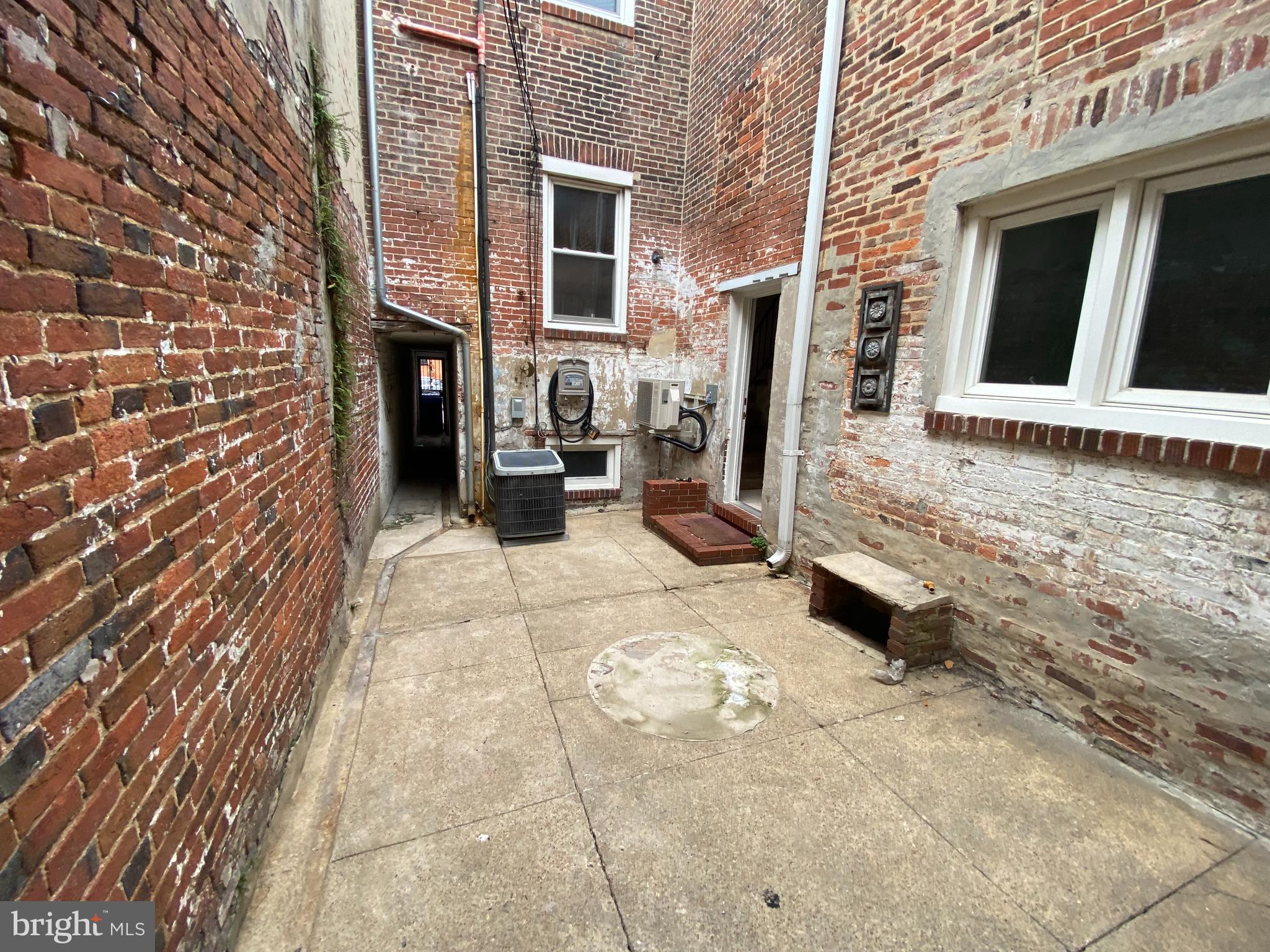 LITTLE ITALY - Residential Lease