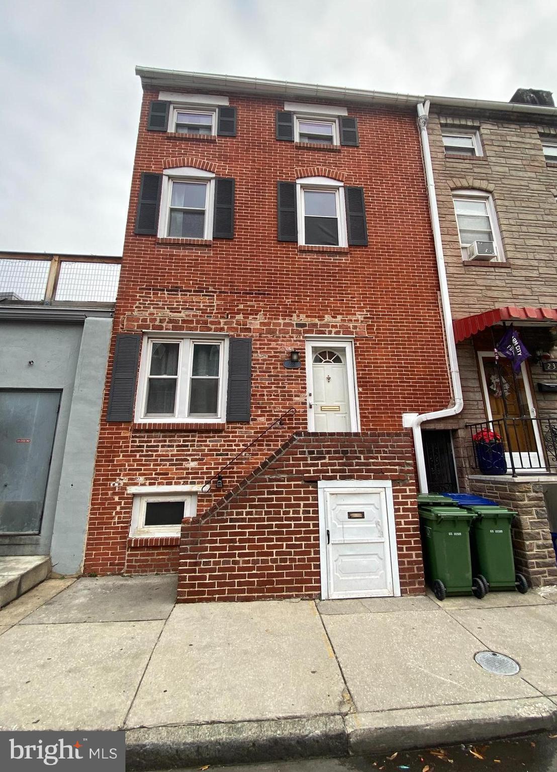 LITTLE ITALY - Residential Lease