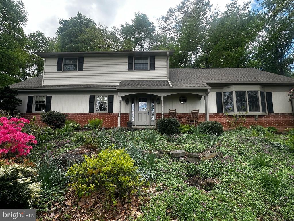 Photo of 105 Northview Road, LITITZ, PA 17543 (MLS # PALA2087276)